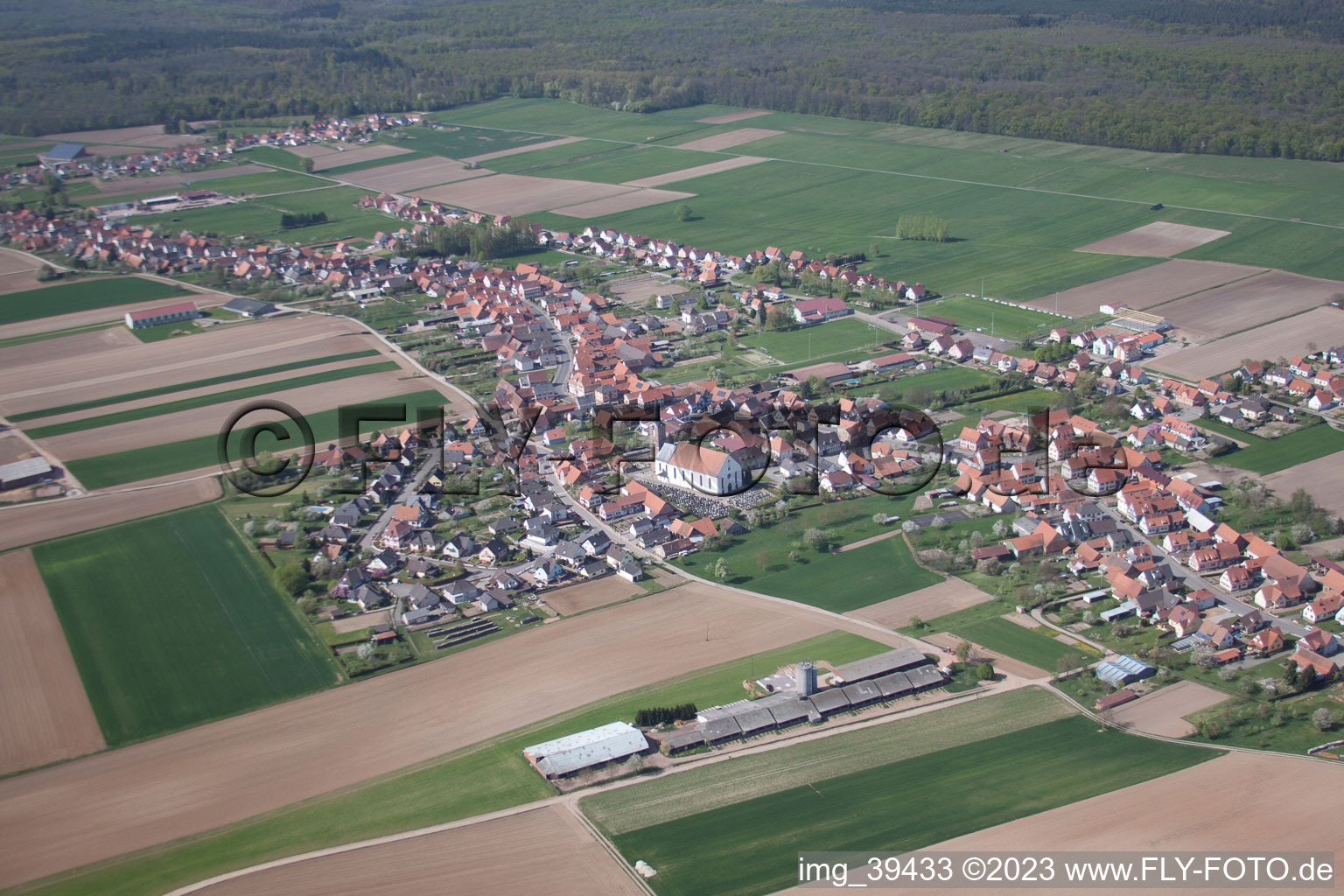 Schleithal im Bundesland Bas-Rhin, Frankreich aus der Drohnenperspektive