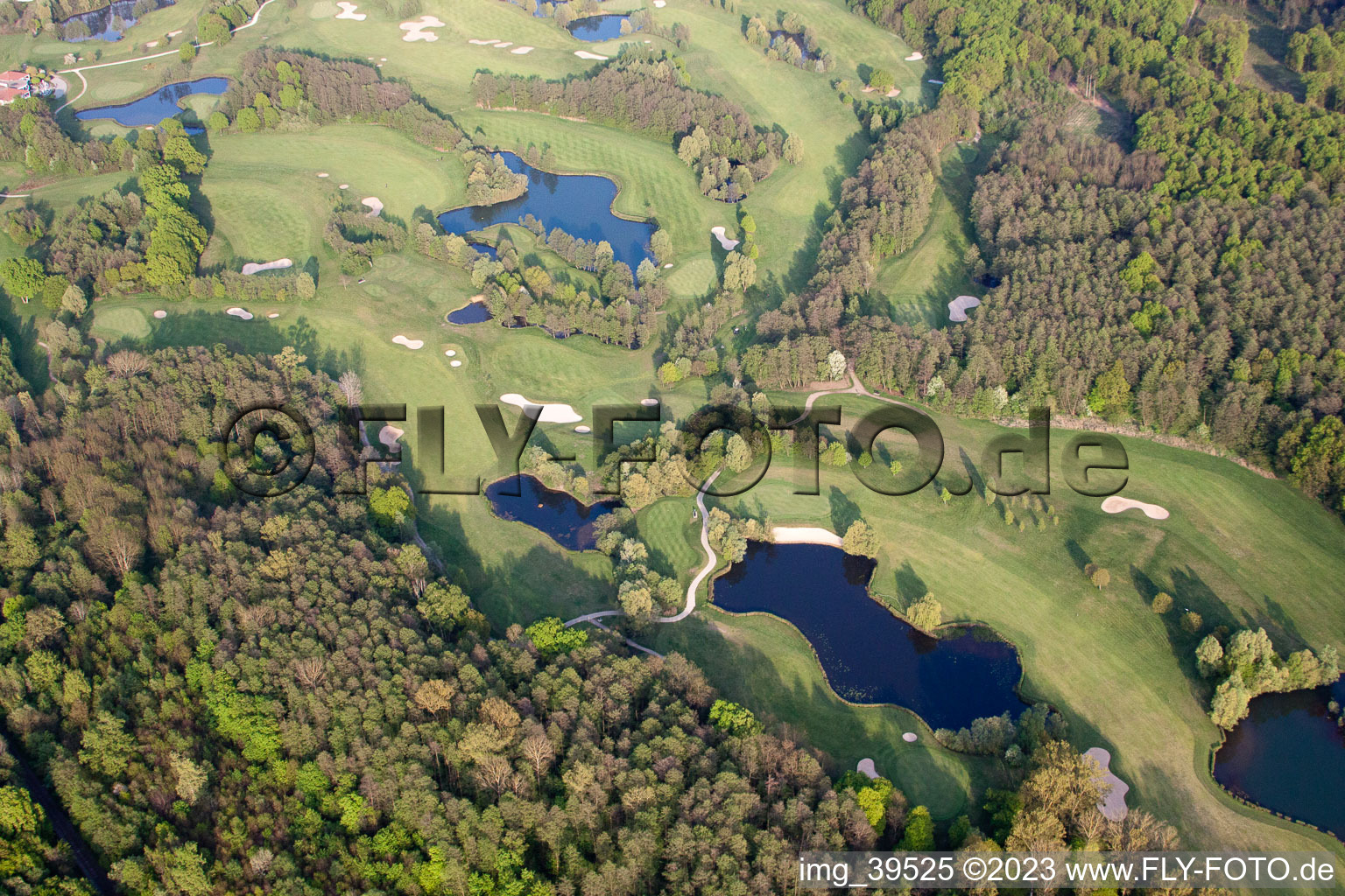 Soufflenheim , Golfclub Soufflenheim Baden-Baden im Bundesland Bas-Rhin, Frankreich aus der Luft betrachtet