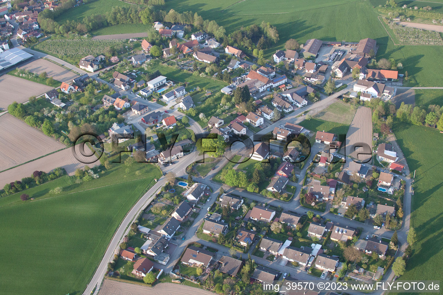 Luftaufnahme von Ortsteil Rheinbischofsheim in Rheinau im Bundesland Baden-Württemberg, Deutschland
