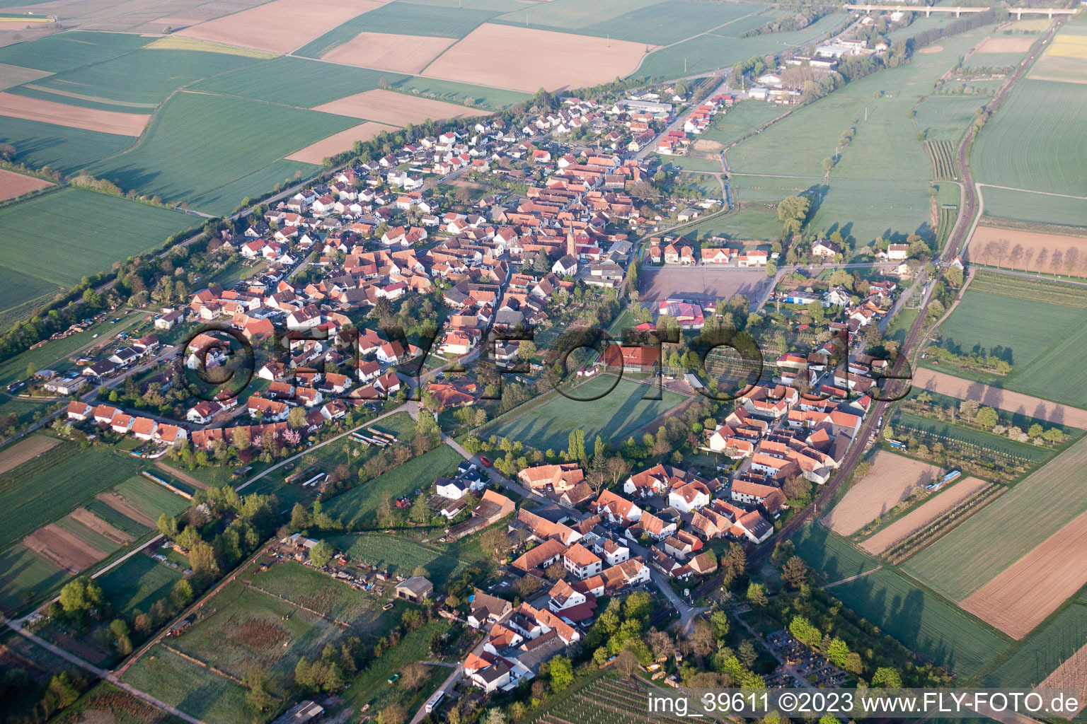 Drohnenbild von Ortsteil Drusweiler in Kapellen-Drusweiler im Bundesland Rheinland-Pfalz, Deutschland