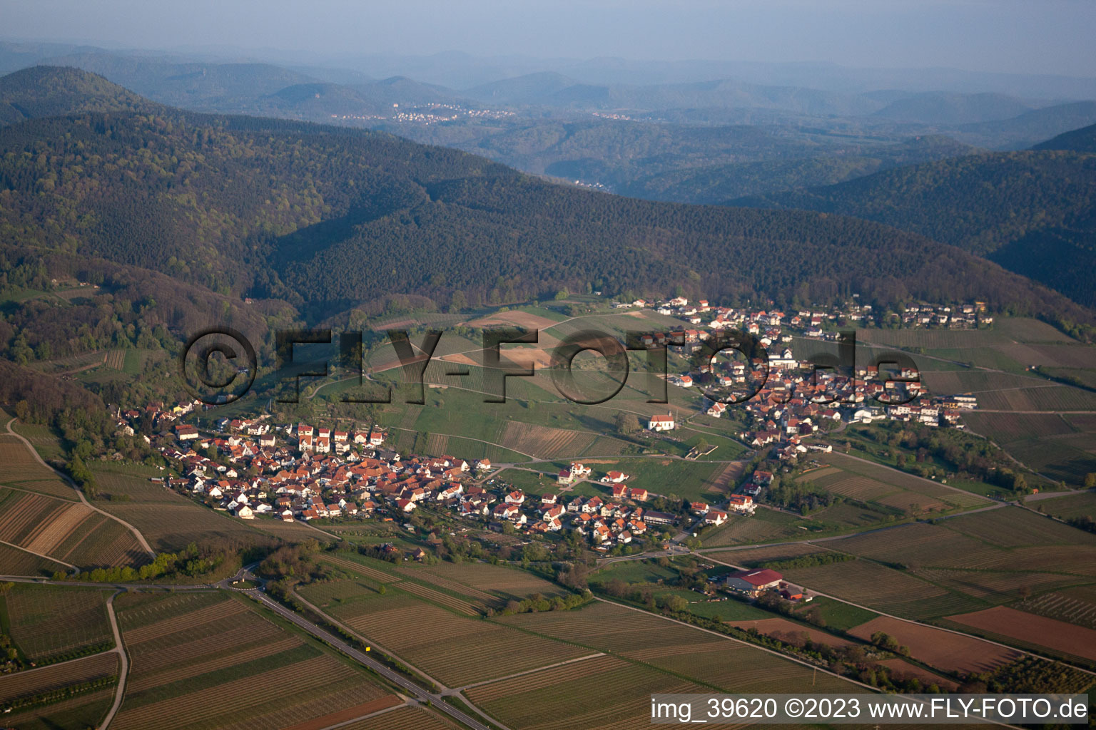Ortsteil Gleishorbach in Gleiszellen-Gleishorbach im Bundesland Rheinland-Pfalz, Deutschland von oben
