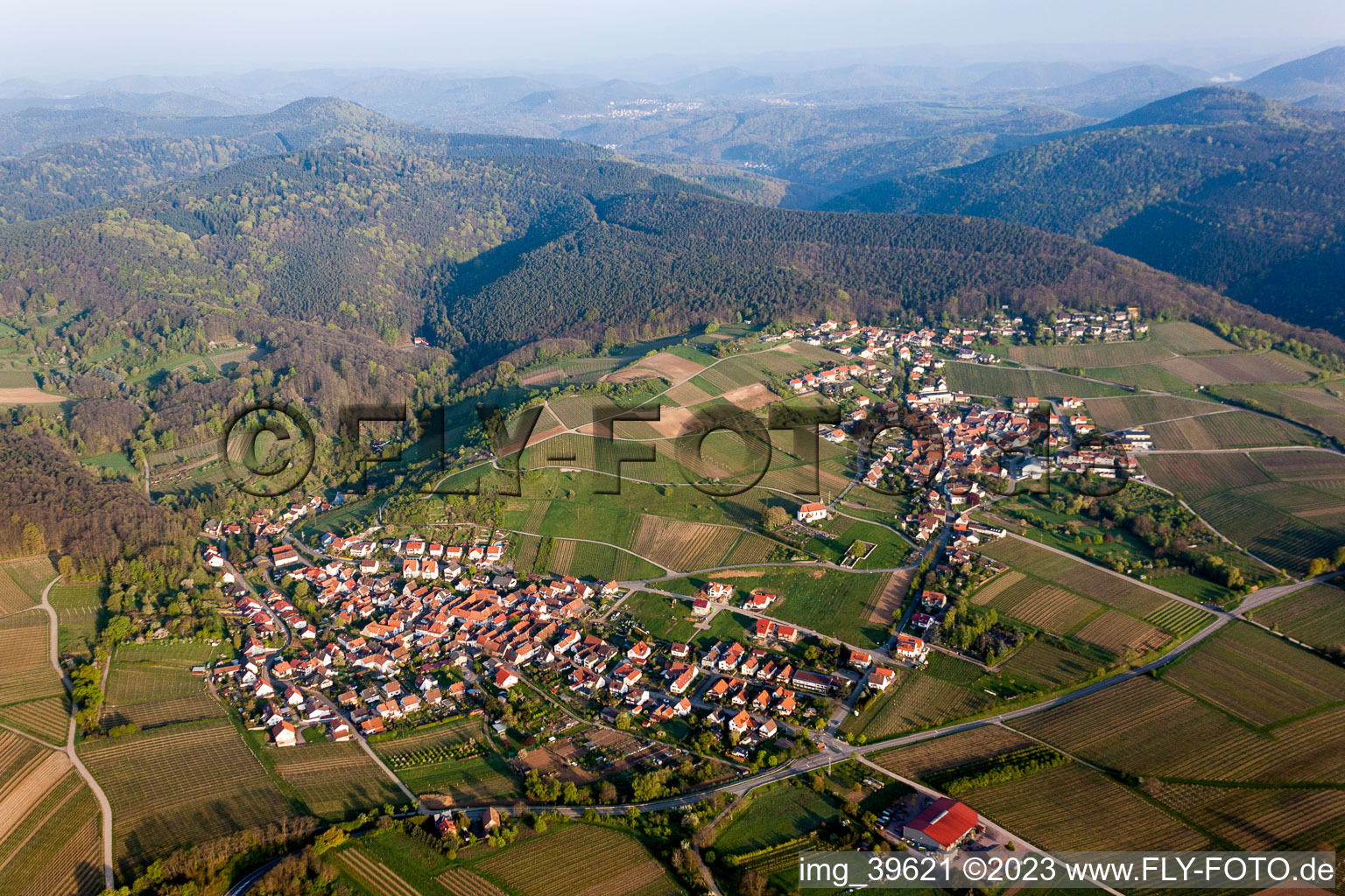Ortsteil Gleishorbach in Gleiszellen-Gleishorbach im Bundesland Rheinland-Pfalz, Deutschland aus der Luft