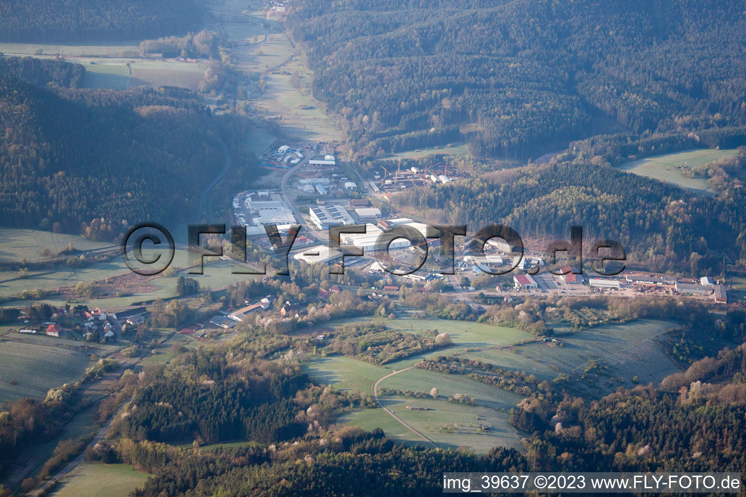 Drohnenbild von Dahn im Bundesland Rheinland-Pfalz, Deutschland