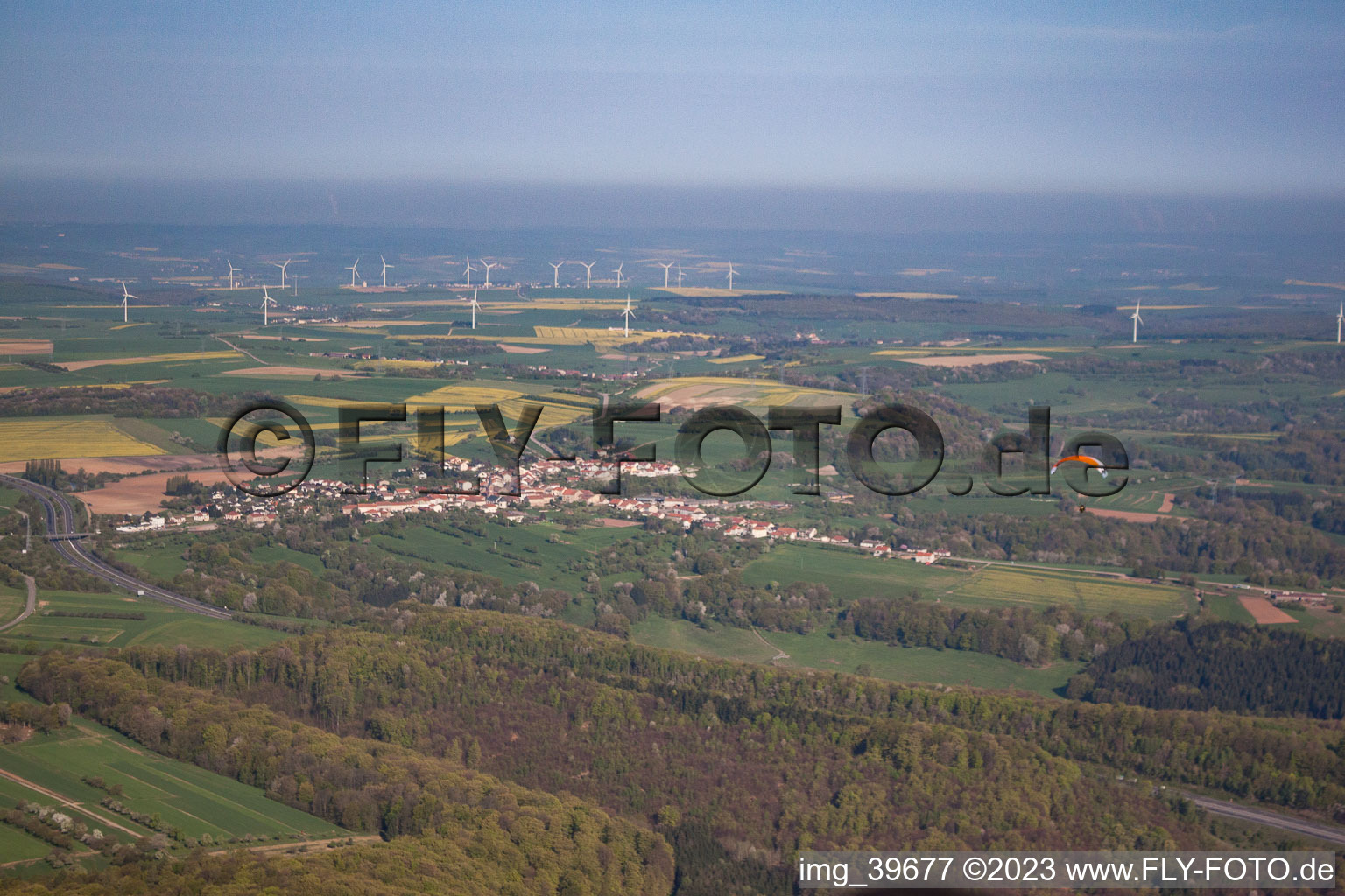 Luftbild von Longeville-lès-Saint-Avold im Bundesland Moselle, Frankreich