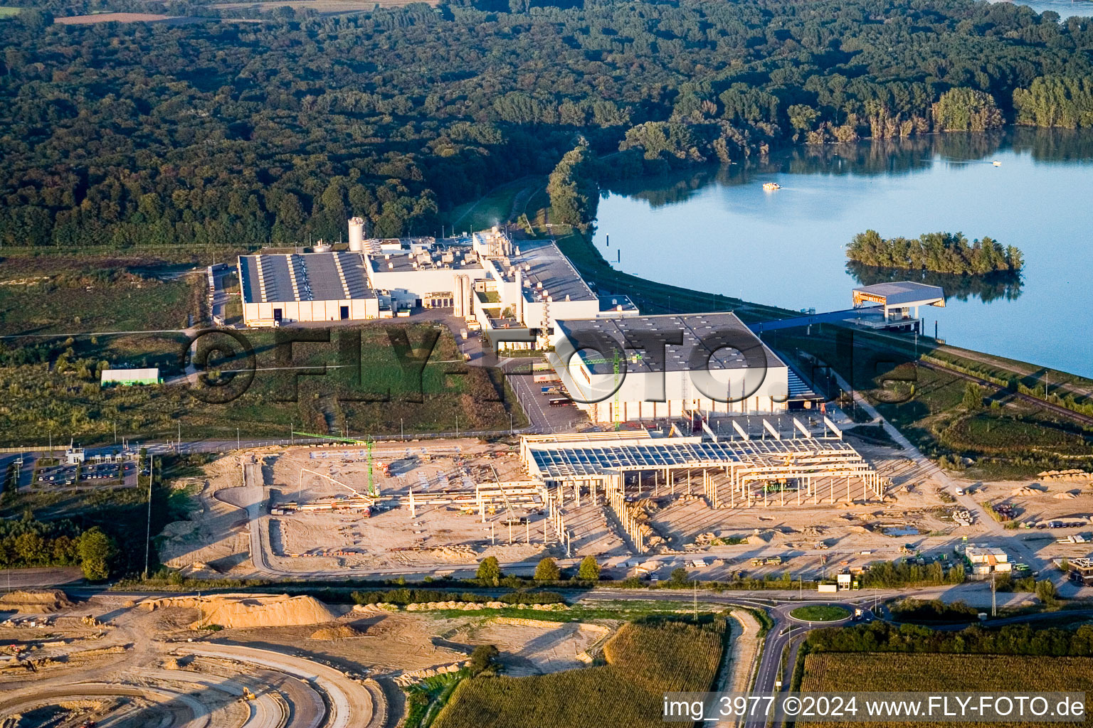 Baustelle Palm Papierfabrik im Industriegebiet Oberwald in Wörth am Rhein im Bundesland Rheinland-Pfalz, Deutschland