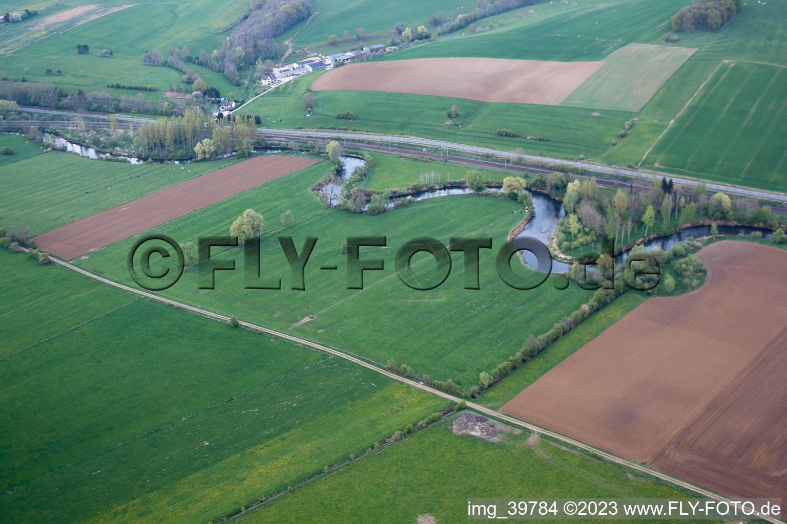 Luftaufnahme von Villy im Bundesland Ardennes, Frankreich