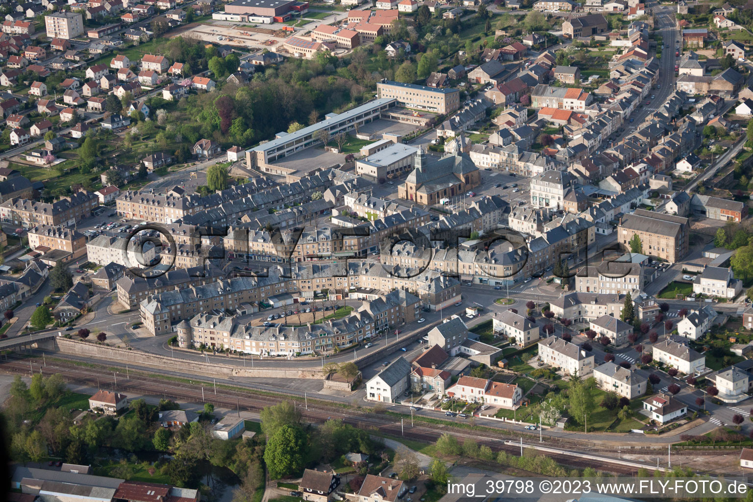 Luftaufnahme von Carignan im Bundesland Ardennes, Frankreich