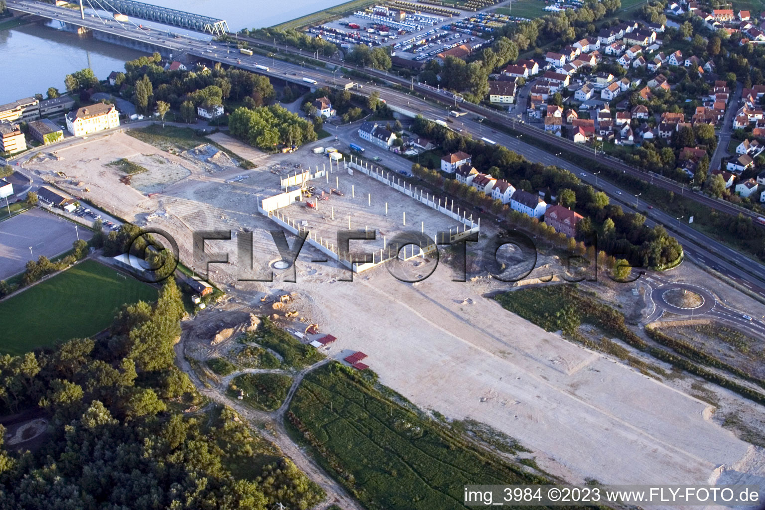 Luftbild von Fachmarktzentrum Maximiliancenter in Wörth-Maximiliansau, Baustelle Globus in Wörth am Rhein im Bundesland Rheinland-Pfalz, Deutschland