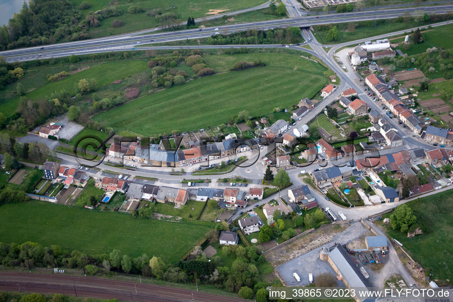 Luftbild von Lumes im Bundesland Ardennes, Frankreich