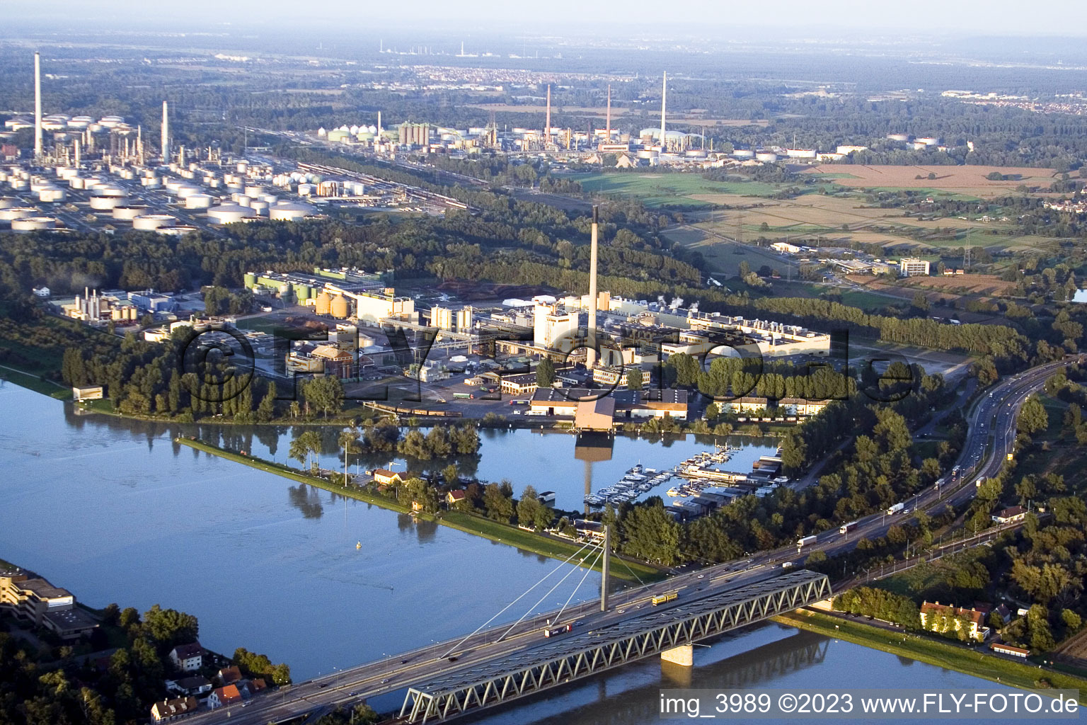 Luftaufnahme von Maxau, Rheinbrücke im Ortsteil Knielingen in Karlsruhe im Bundesland Baden-Württemberg, Deutschland