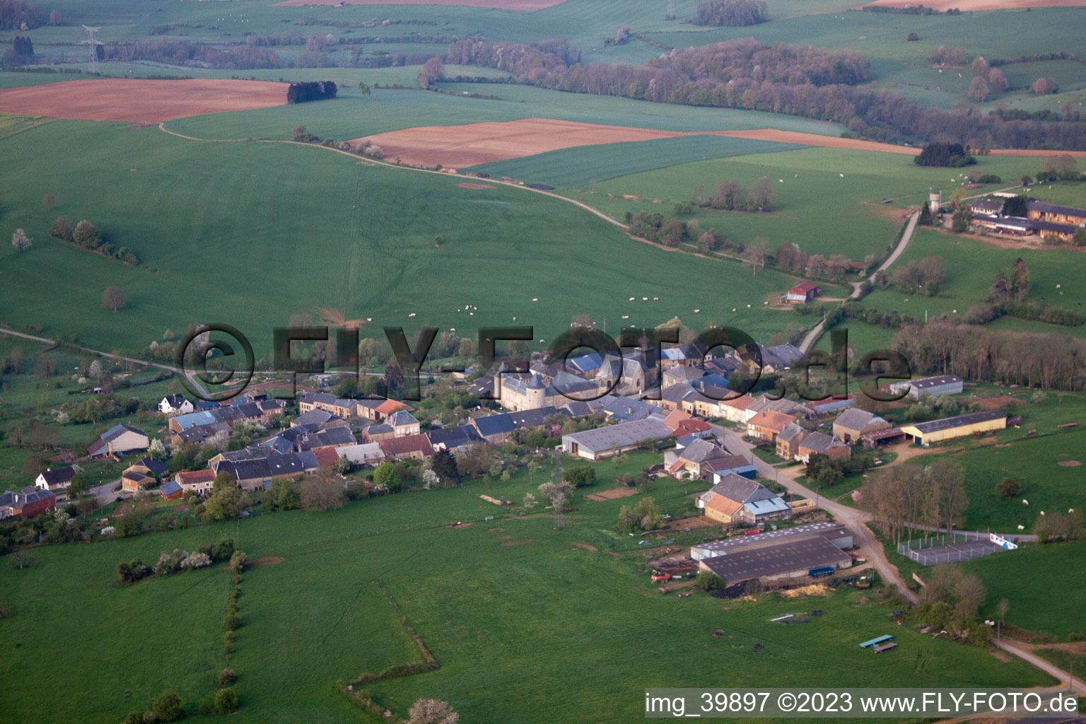 Luftaufnahme von L'Échelle im Bundesland Ardennes, Frankreich