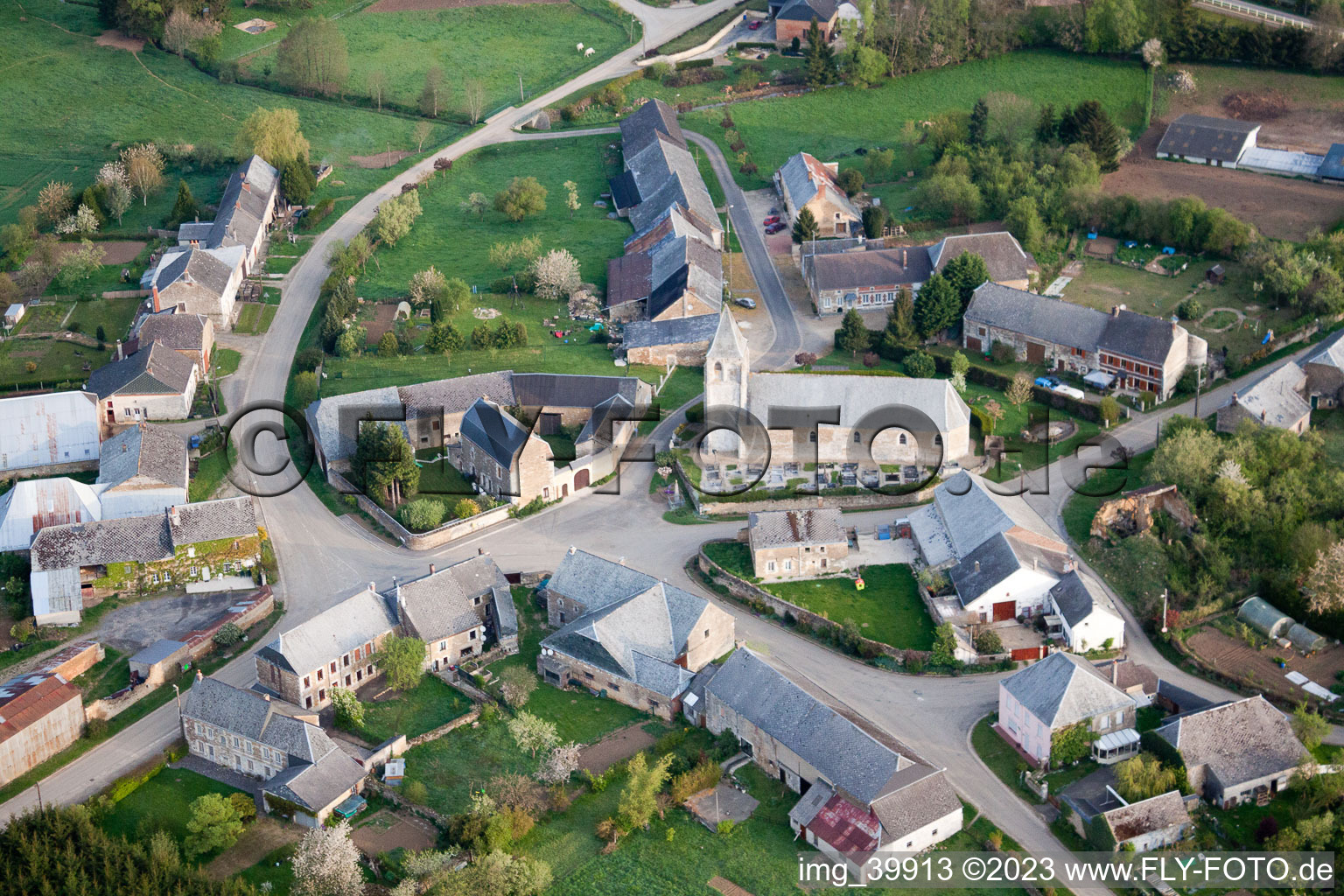 Luftbild von Antheny im Bundesland Ardennes, Frankreich