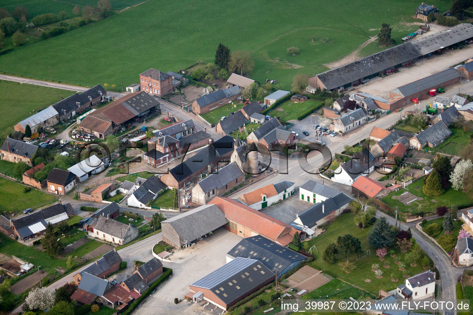 Luftbild von Monceau-sur-Oise im Bundesland Aisne, Frankreich