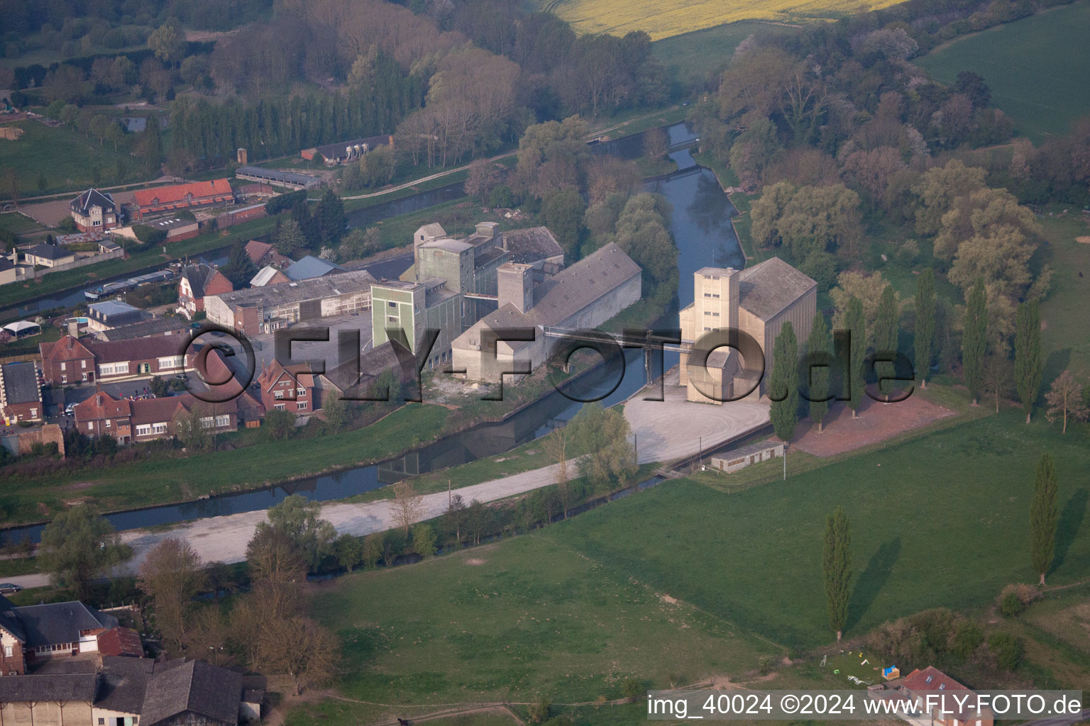 Schrägluftbild von Vendhuile im Bundesland Aisne, Frankreich