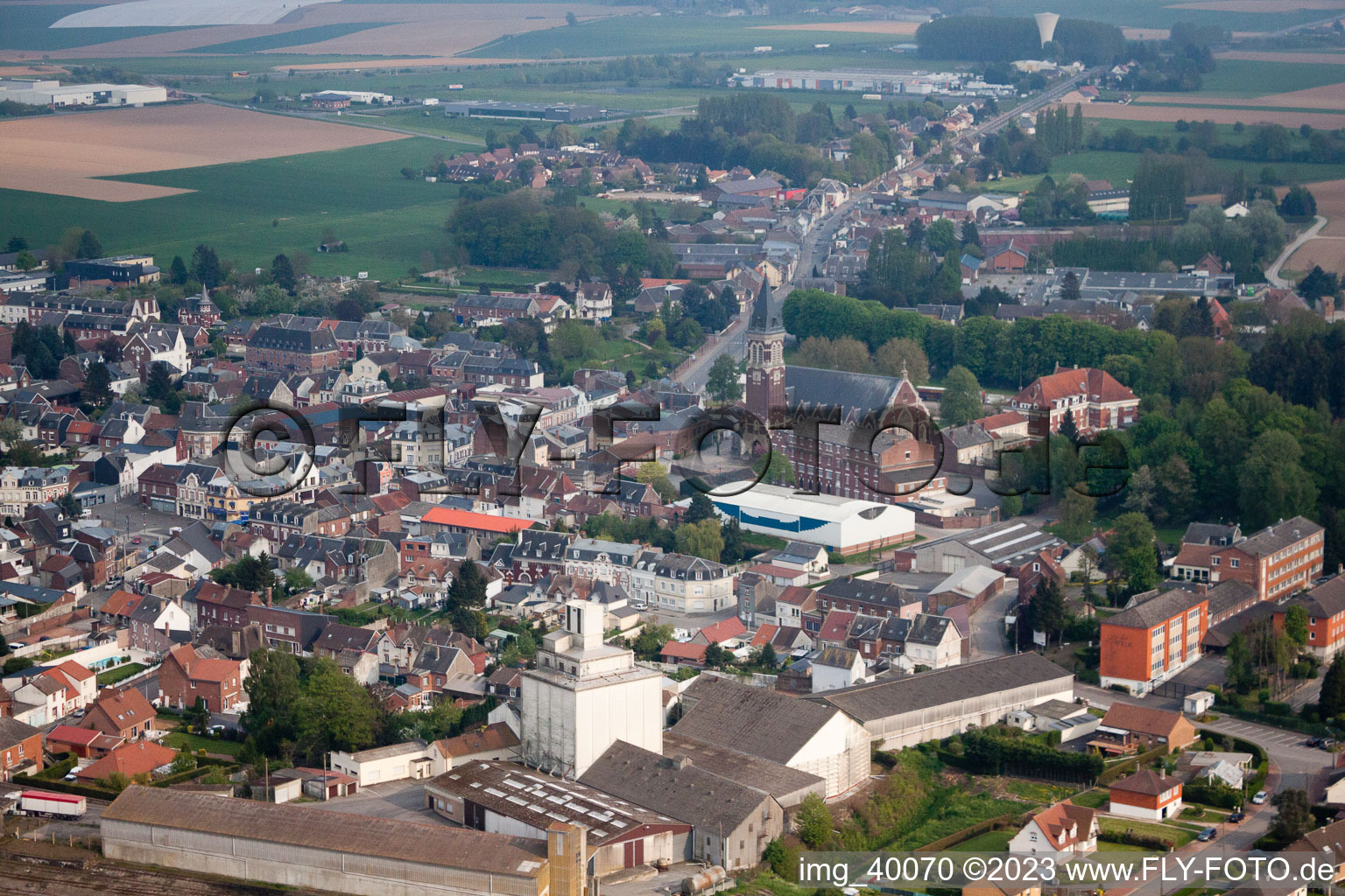 Schrägluftbild von Avesnes-lès-Bapaume im Bundesland Pas-de-Calais, Frankreich