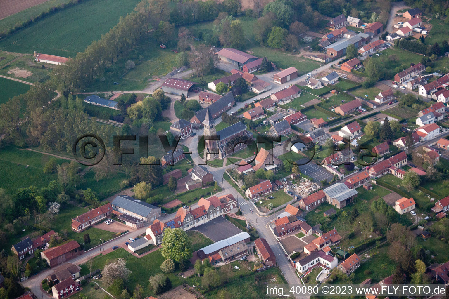 Luftbild von Courcelles-le-Comte im Bundesland Pas-de-Calais, Frankreich