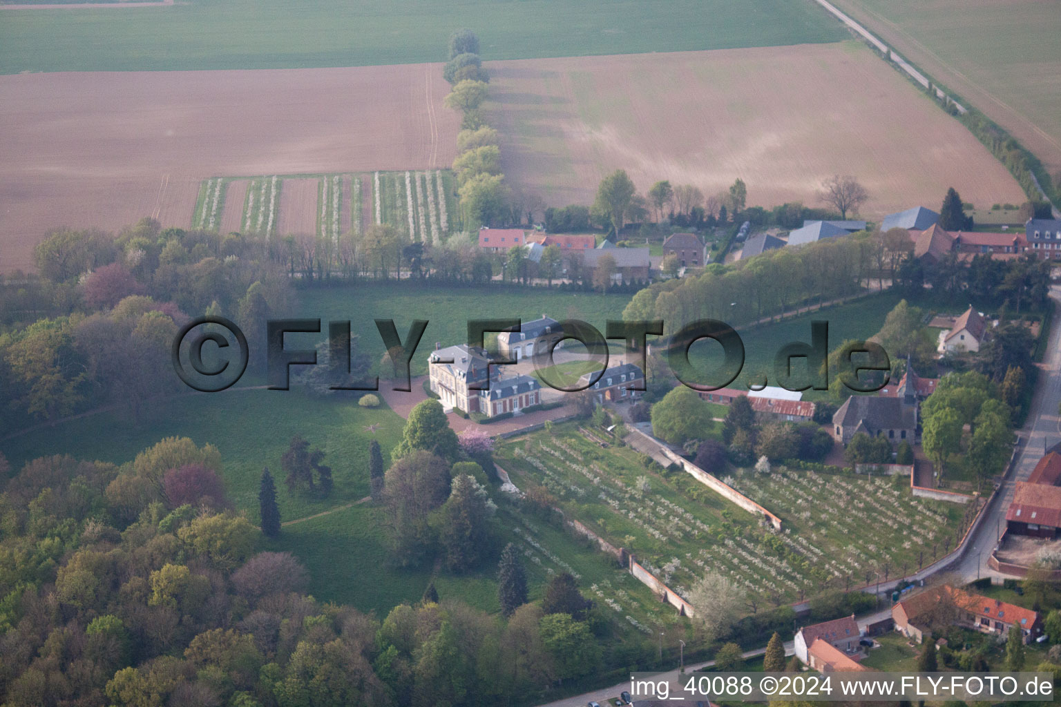 Luftbild von Hendecourt-lès-Ransart im Bundesland Pas-de-Calais, Frankreich