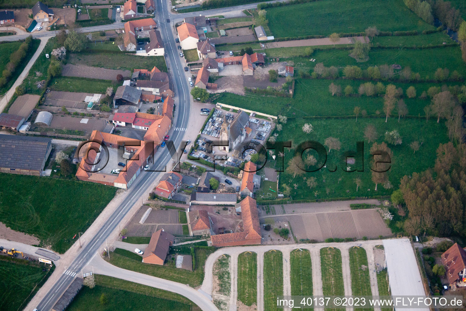 Luftbild von Dennebrœucq im Bundesland Pas-de-Calais, Frankreich