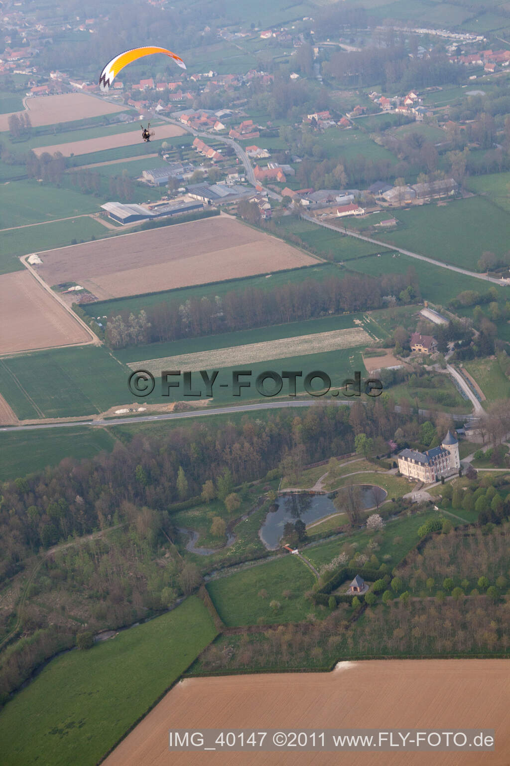Luftaufnahme von Saint-Martin-d'Hardinghem im Bundesland Pas-de-Calais, Frankreich