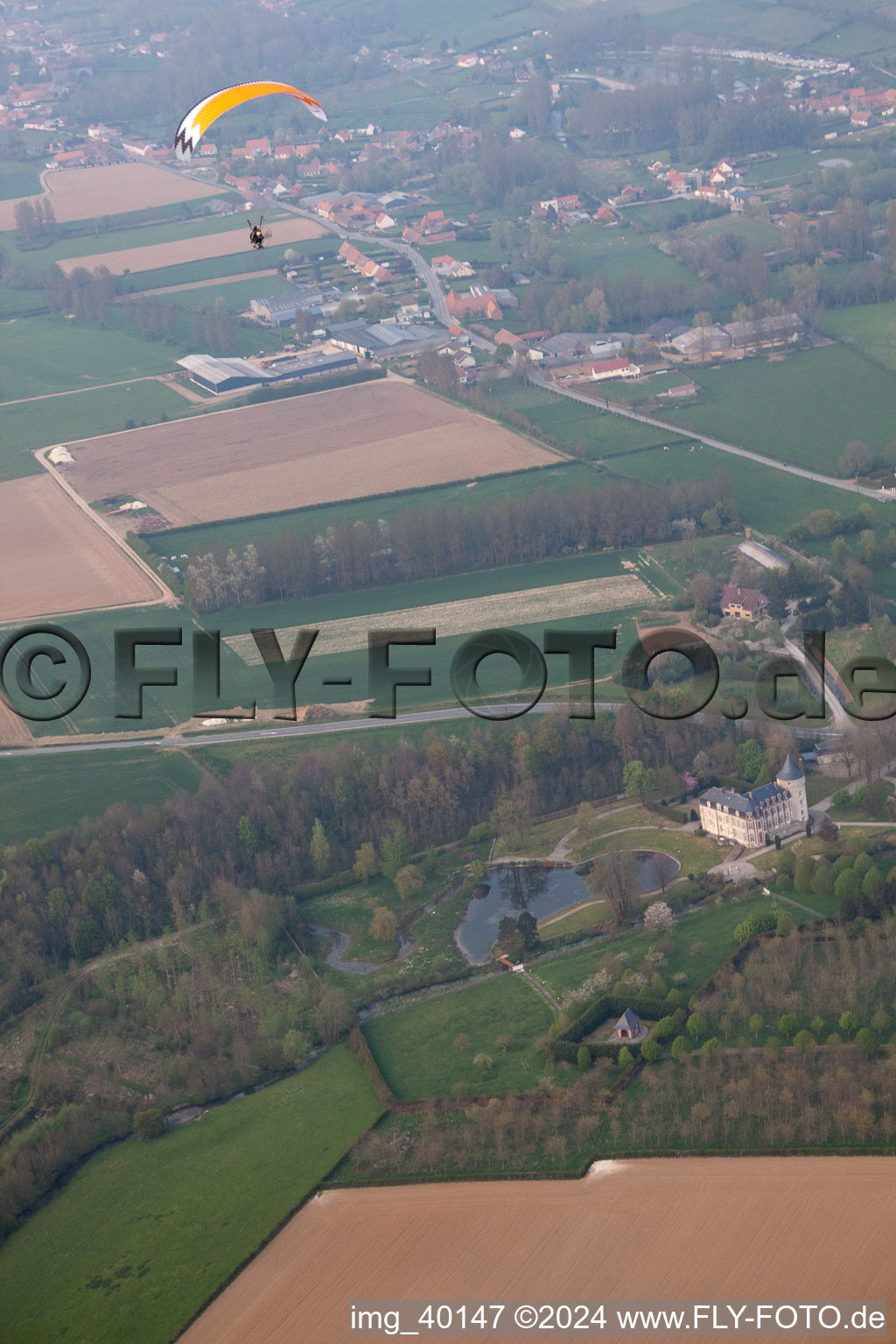 Luftaufnahme von Saint-Martin-d'Hardinghem im Bundesland Pas-de-Calais, Frankreich