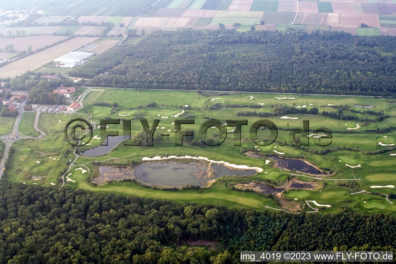 Essingen, Golfclub Landgut Dreihof SÜW im Bundesland Rheinland-Pfalz, Deutschland von der Drohne aus gesehen
