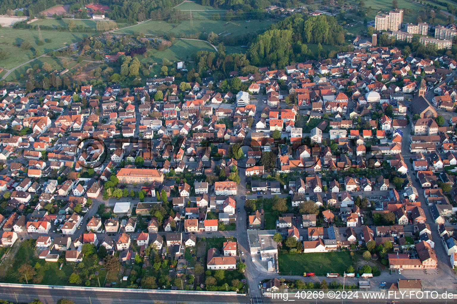 Ob. Bahnhofstraße von Osten in Durmersheim im Bundesland Baden-Württemberg, Deutschland