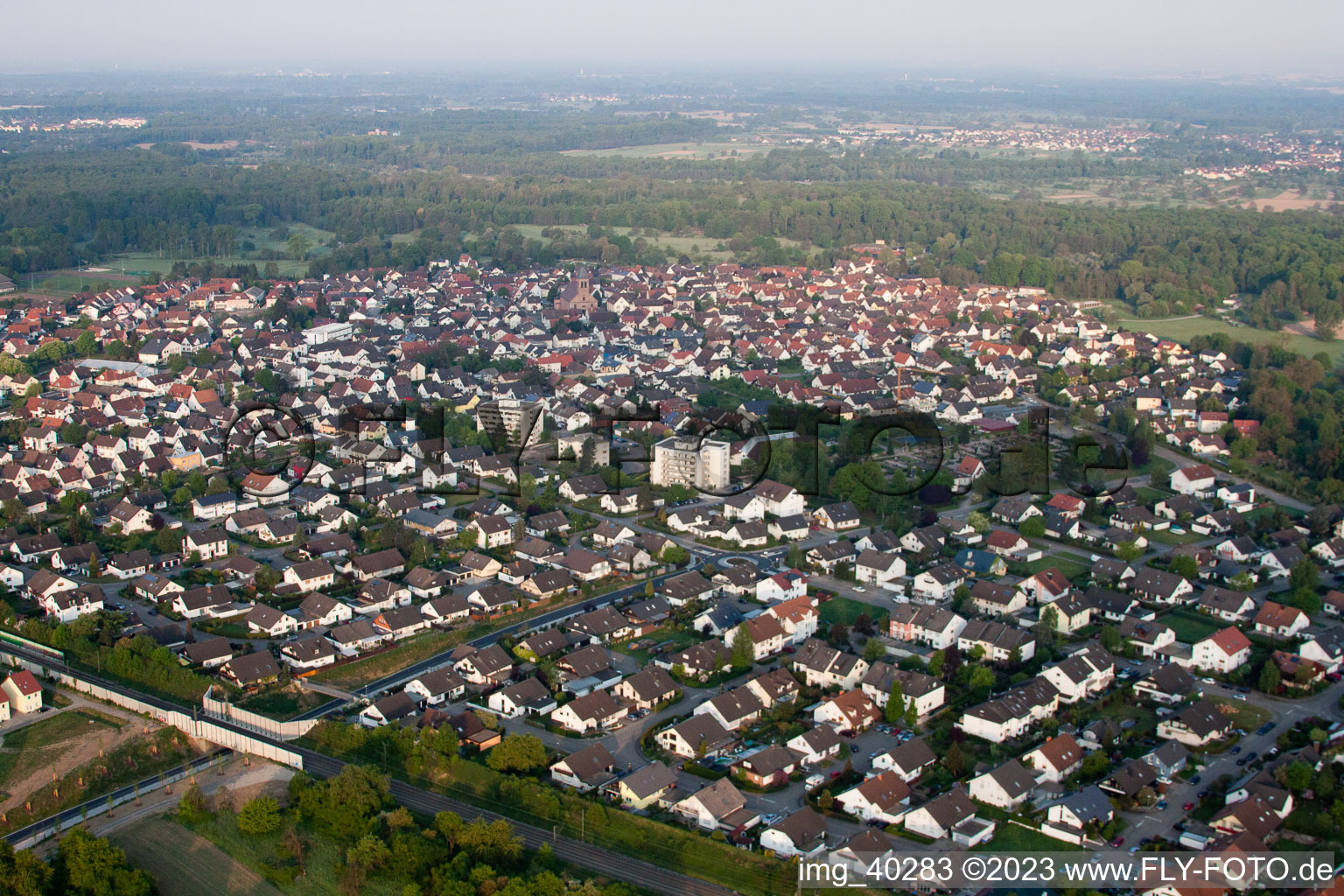 Drohnenbild von Ötigheim im Bundesland Baden-Württemberg, Deutschland