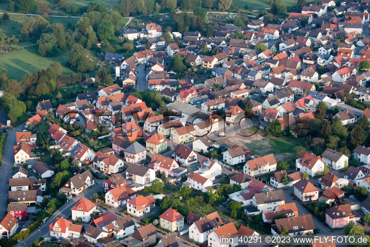 Luftaufnahme von Ötigheim im Bundesland Baden-Württemberg, Deutschland