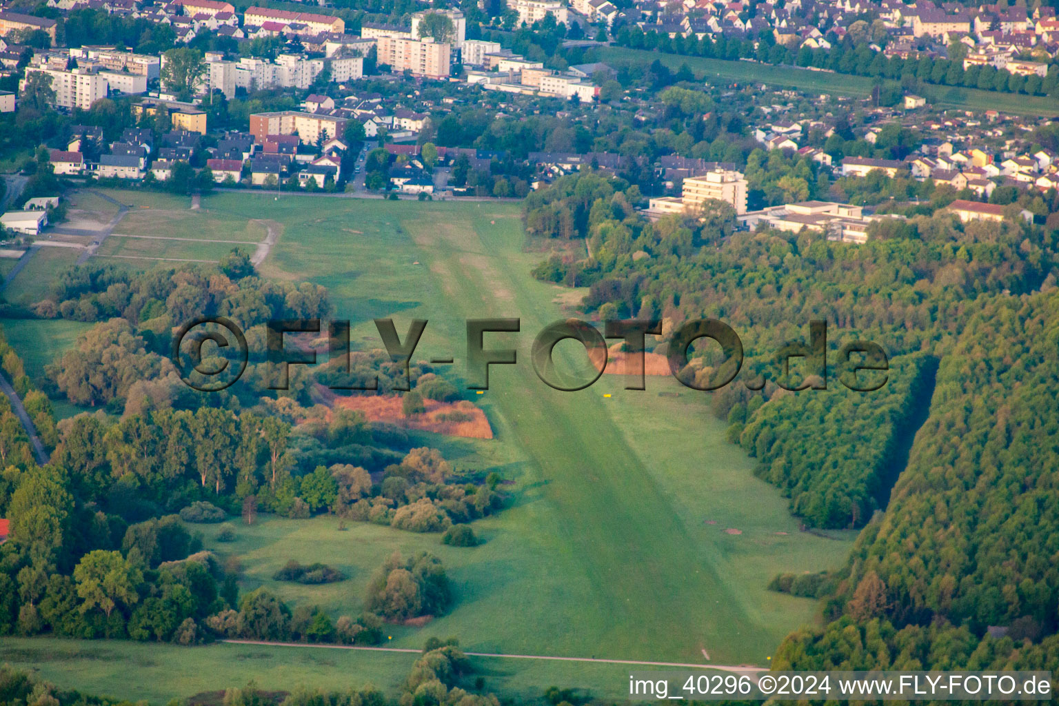 Segelflugplatz von Norden in Rastatt im Bundesland Baden-Württemberg, Deutschland