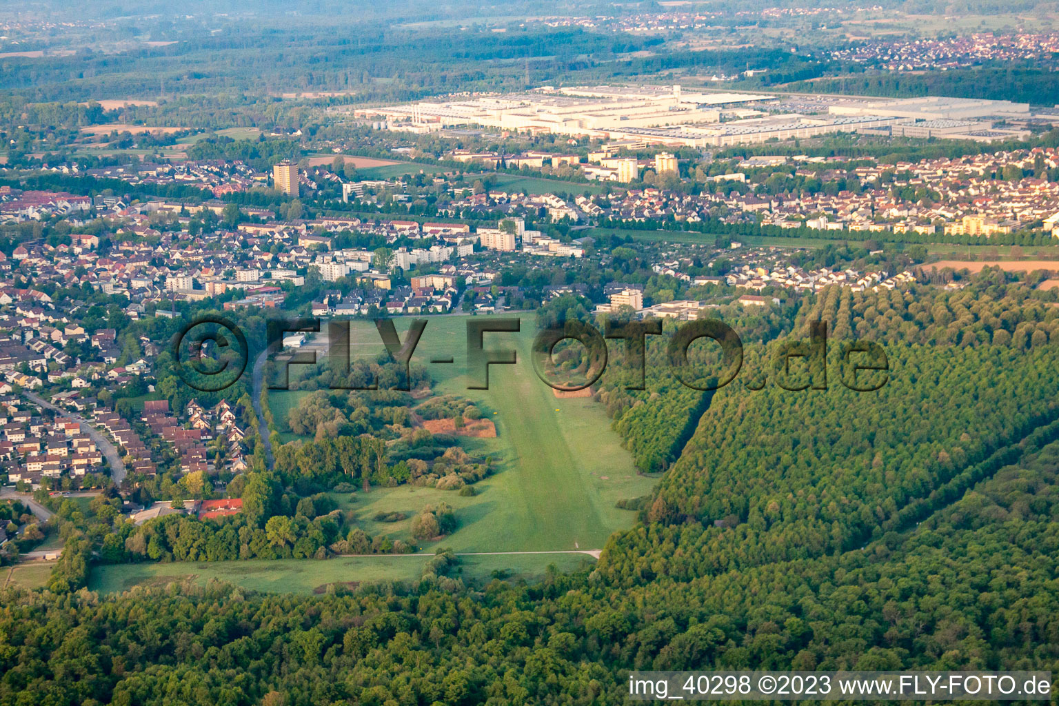 Luftbild von Segelflugplatz von Norden in Rastatt im Bundesland Baden-Württemberg, Deutschland