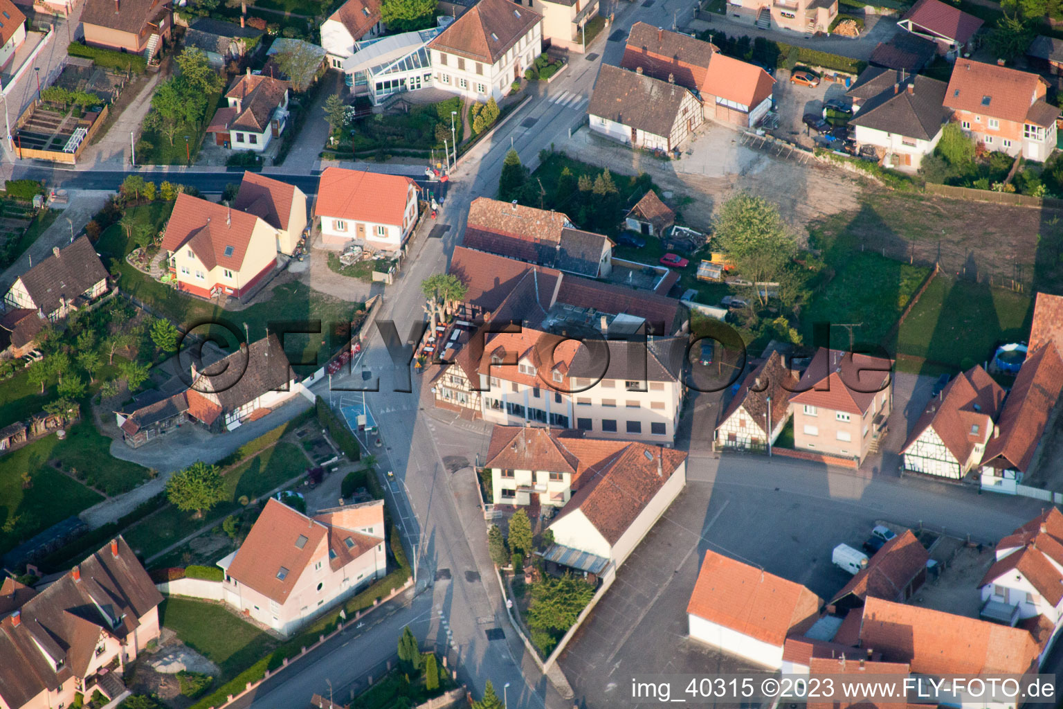 Drohnenbild von Munchhausen im Bundesland Bas-Rhin, Frankreich