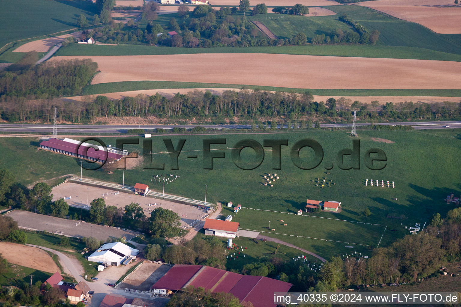 Luftbild von Haras in Neewiller-près-Lauterbourg im Bundesland Bas-Rhin, Frankreich
