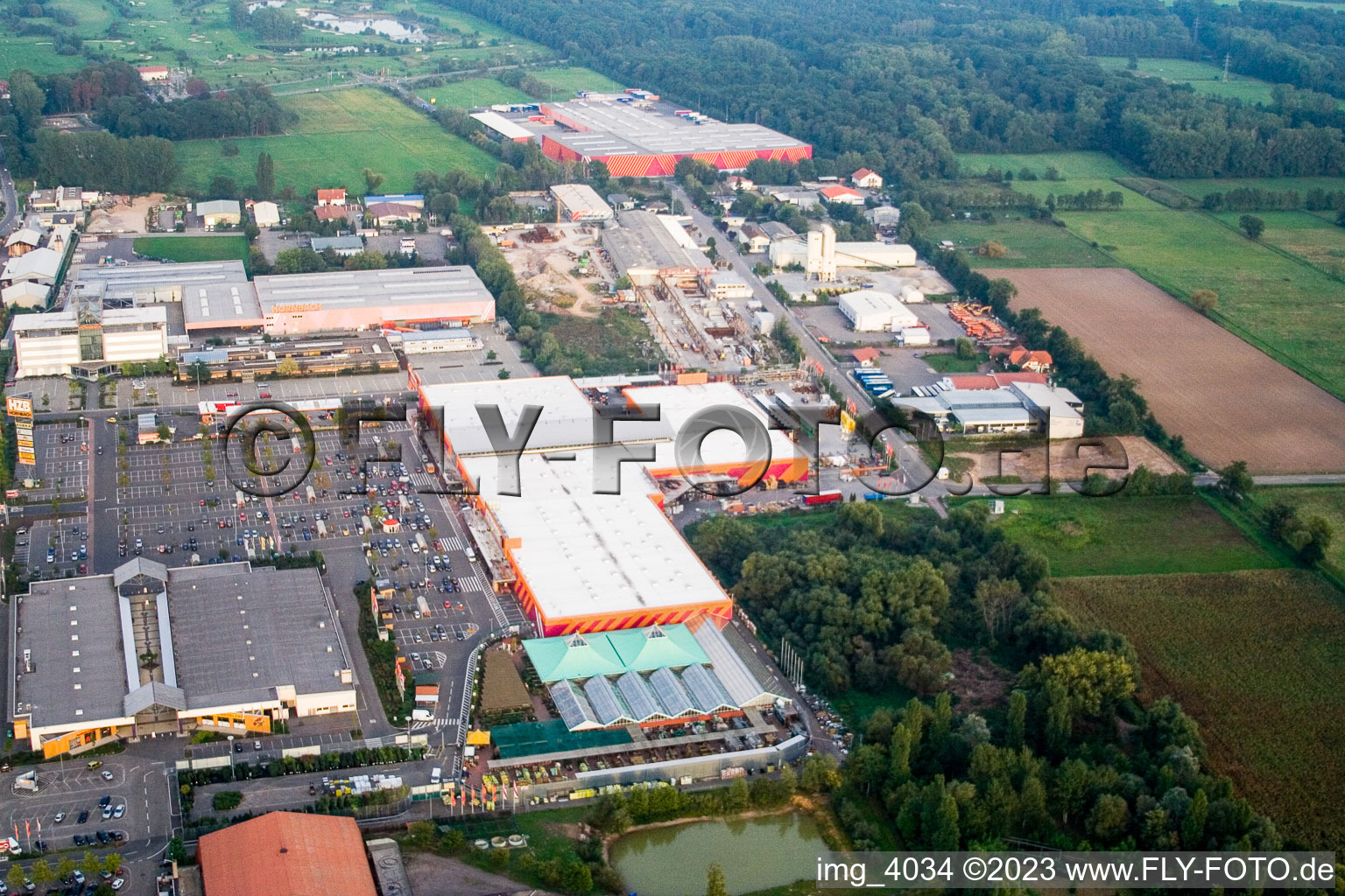 Luftbild von Bornheim, Industriegebiet (Hornbach) im Bundesland Rheinland-Pfalz, Deutschland