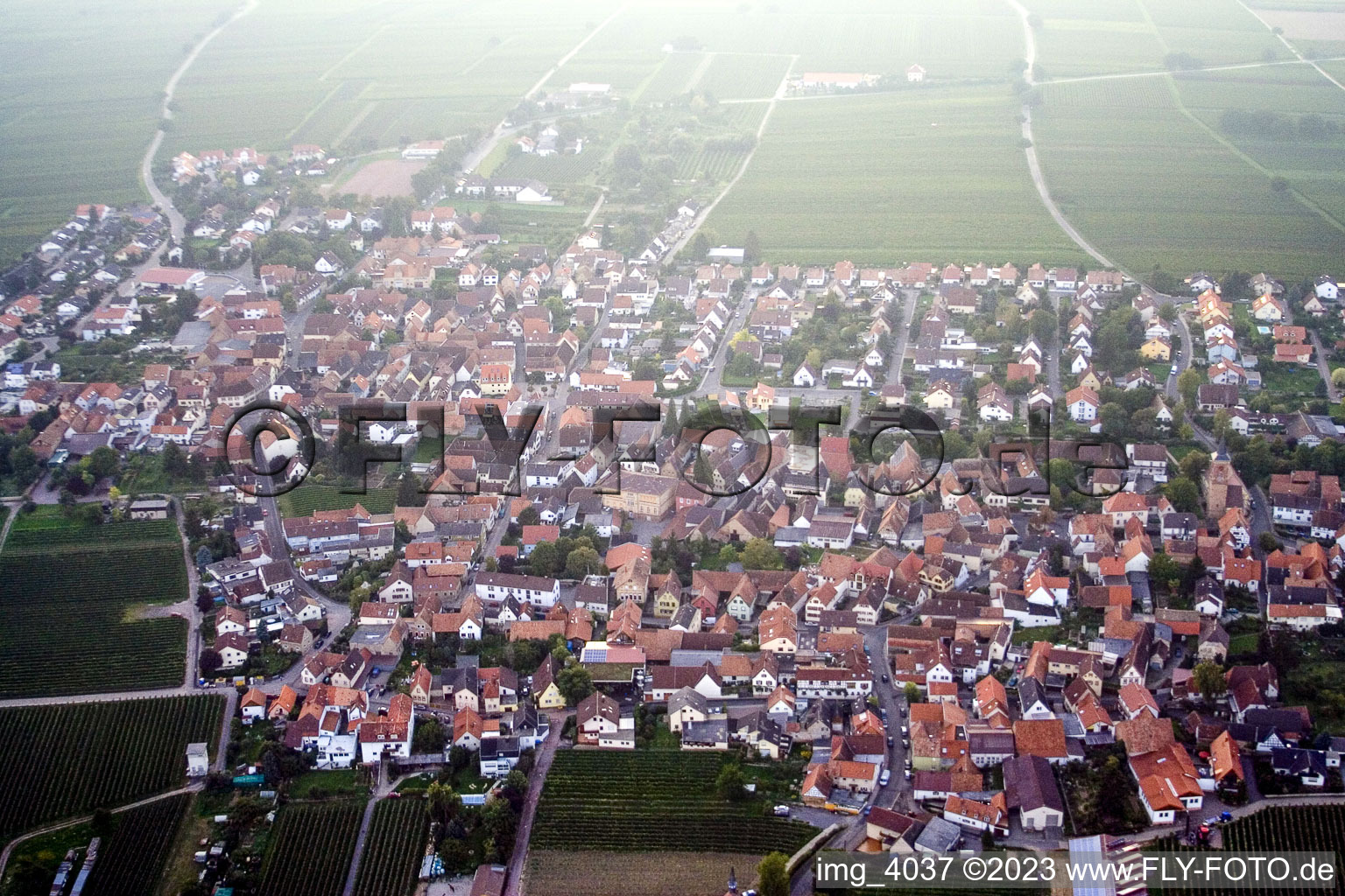 Luftaufnahme von Ortsteil Nußdorf in Landau in der Pfalz im Bundesland Rheinland-Pfalz, Deutschland