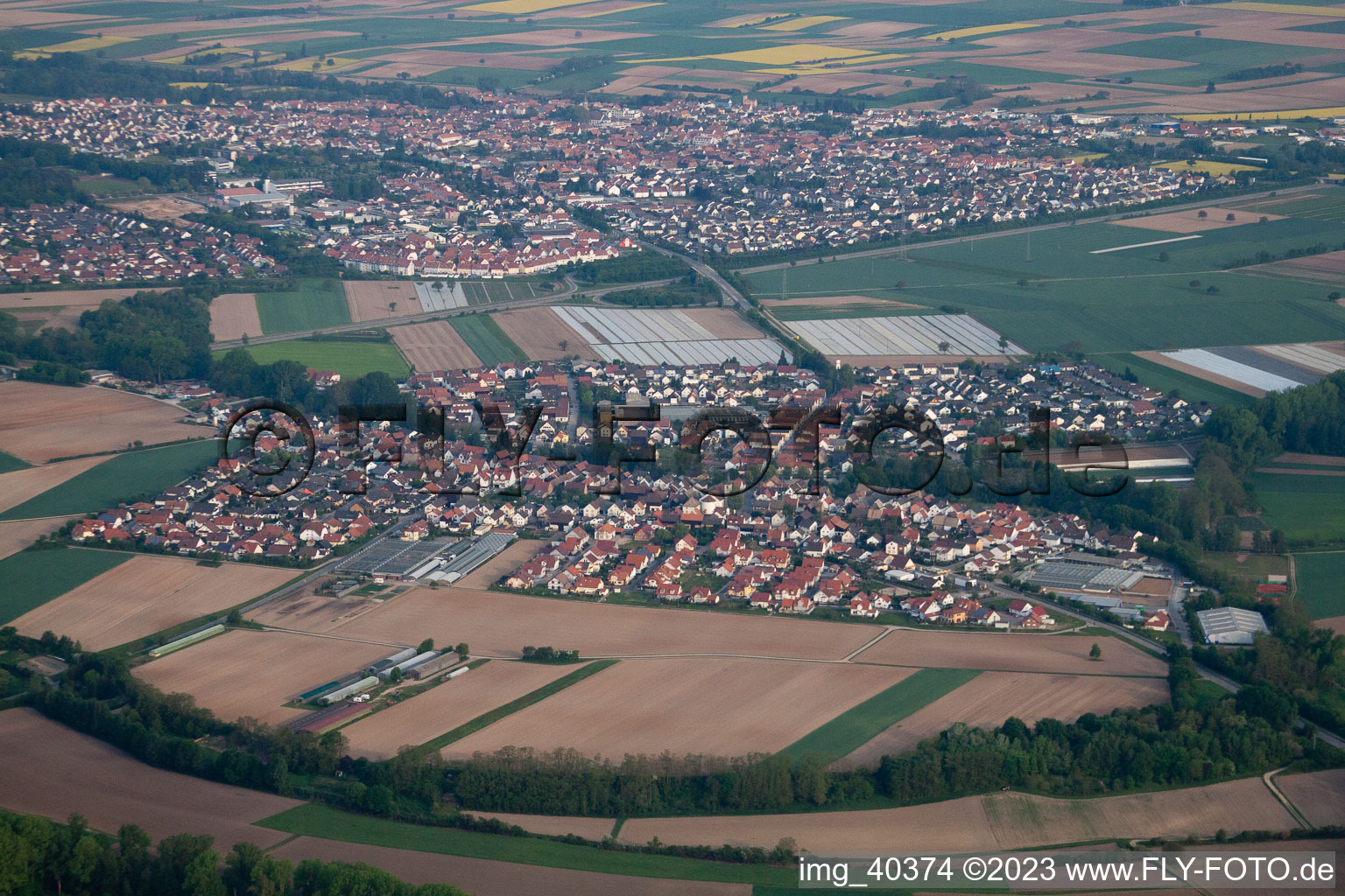 Schrägluftbild von Kuhardt im Bundesland Rheinland-Pfalz, Deutschland