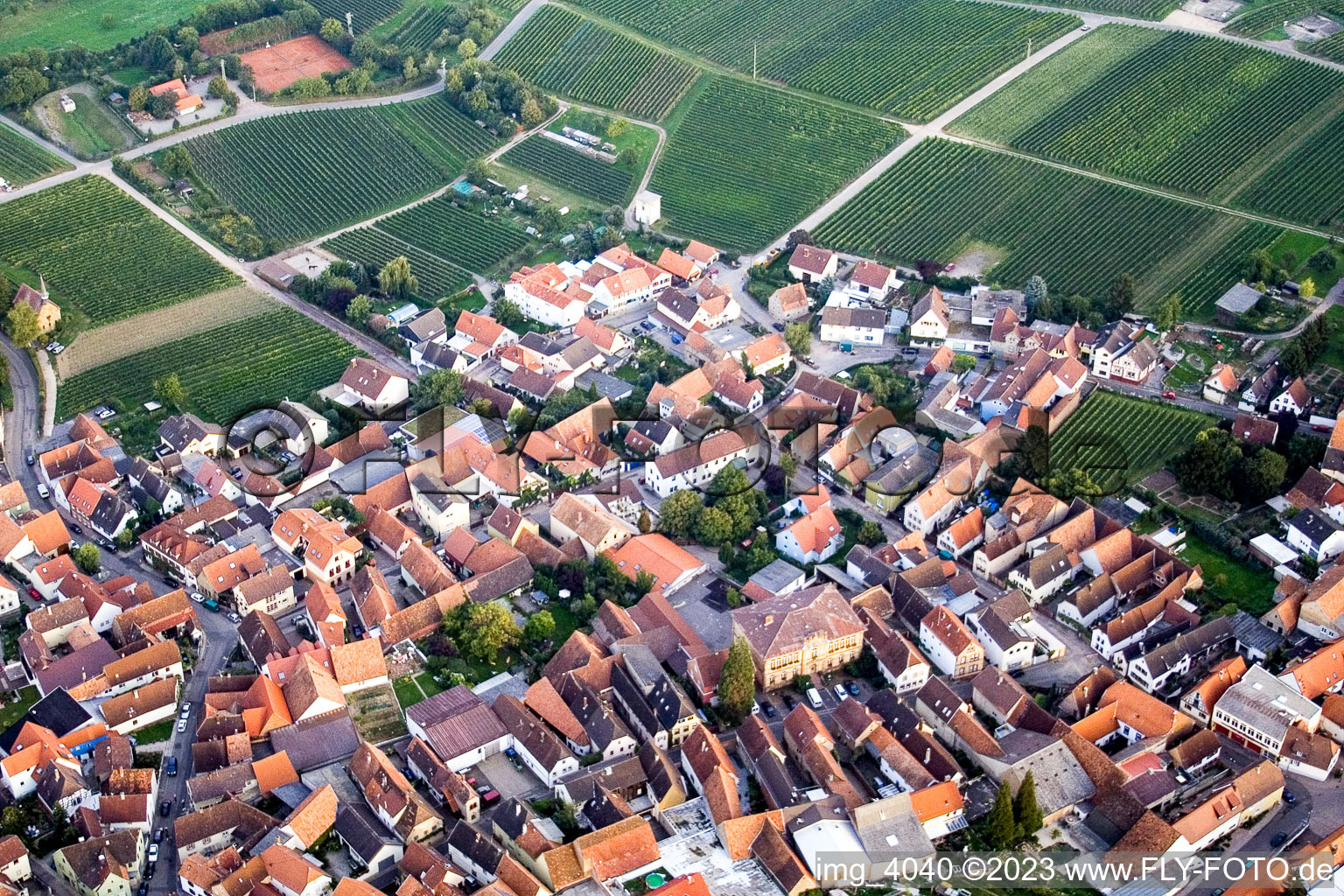 Ortsteil Nußdorf in Landau in der Pfalz im Bundesland Rheinland-Pfalz, Deutschland von oben