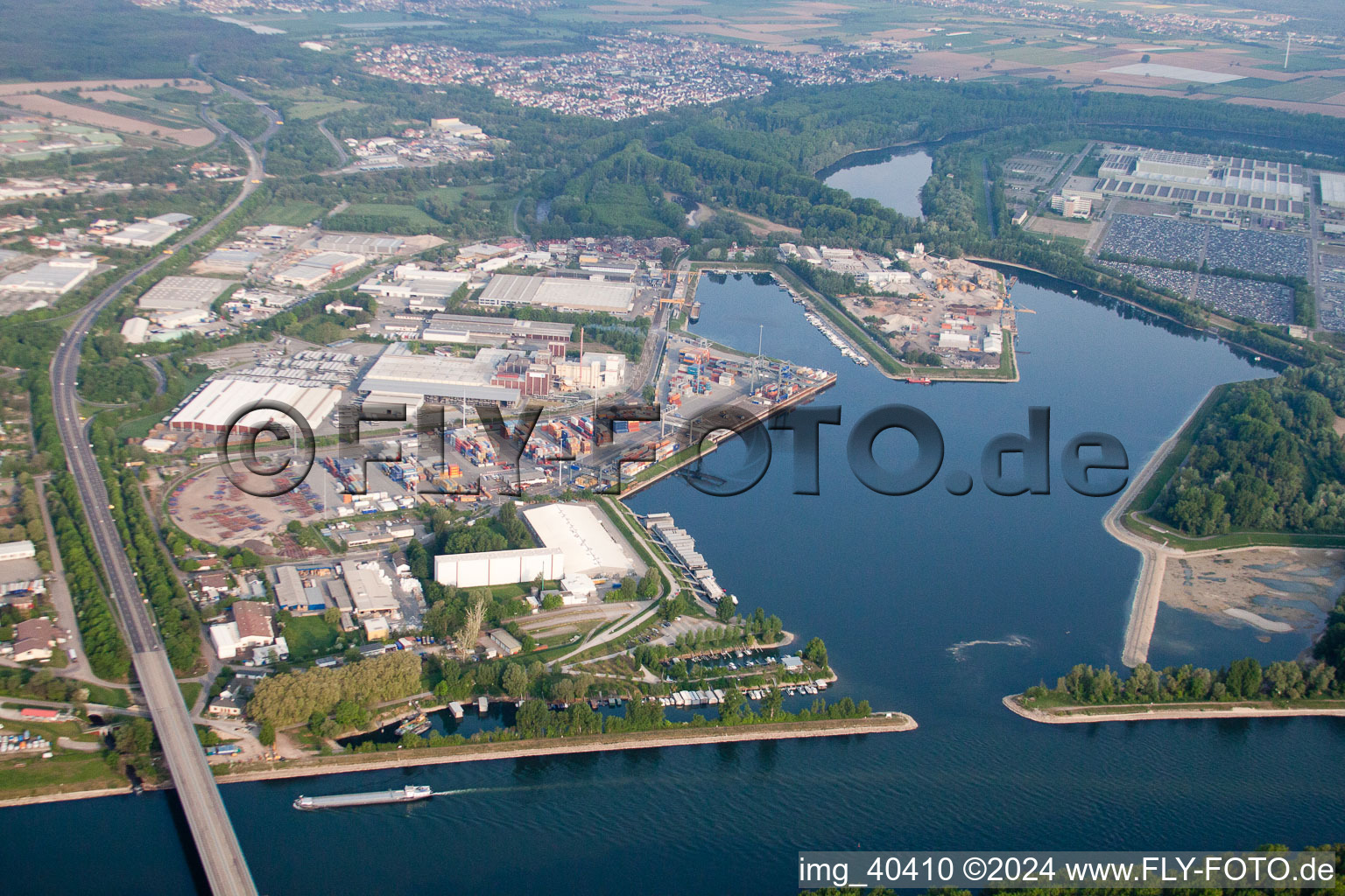 Luftbild von Rheinhafen in Germersheim im Bundesland Rheinland-Pfalz, Deutschland