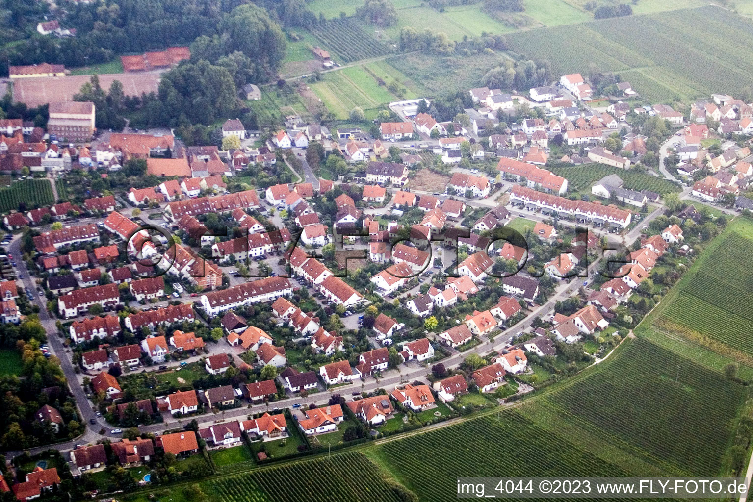 Luftaufnahme von Godramstein von Norden in Landau in der Pfalz im Bundesland Rheinland-Pfalz, Deutschland