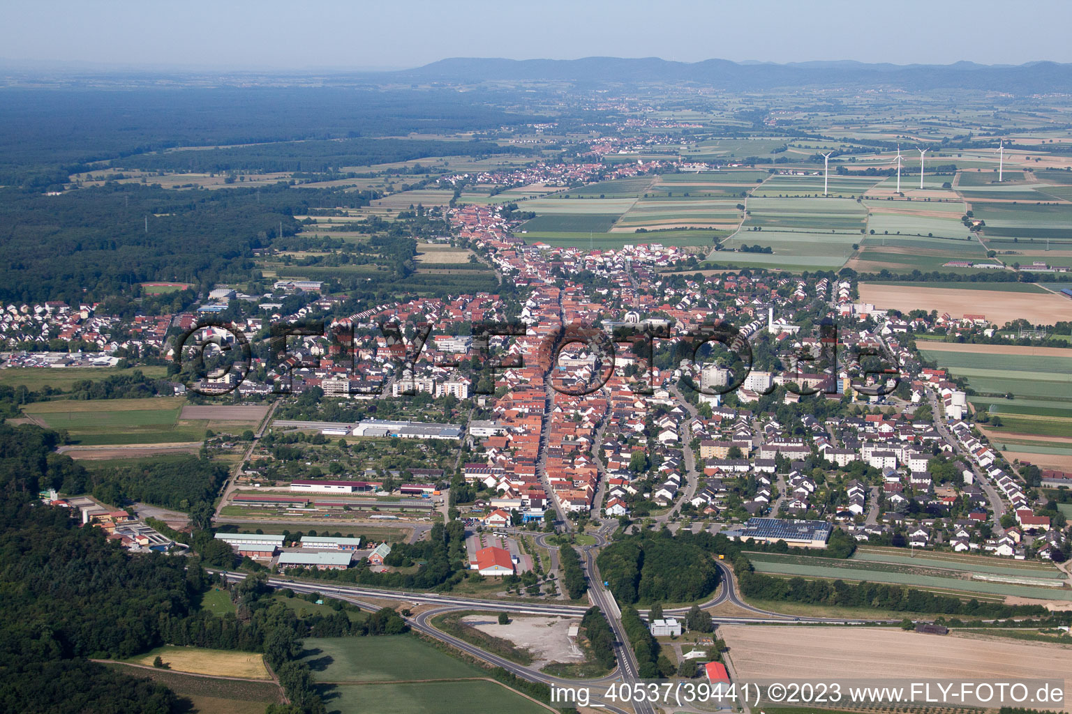 Kandel von Osten im Bundesland Rheinland-Pfalz, Deutschland aus der Vogelperspektive
