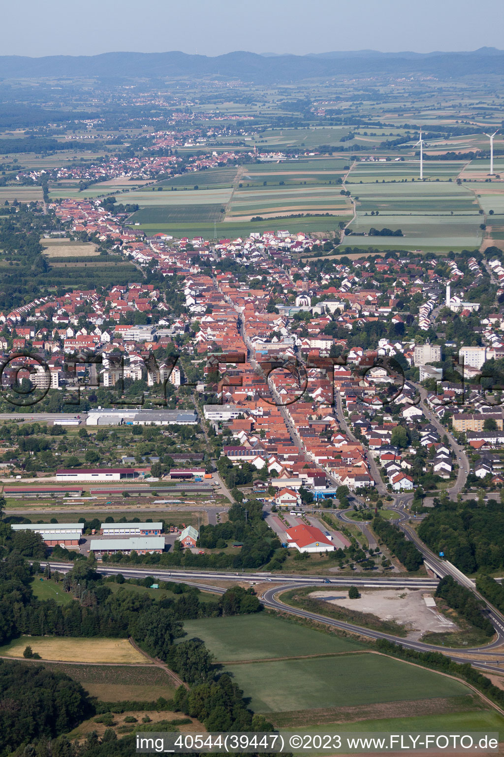 Kandel von Osten im Bundesland Rheinland-Pfalz, Deutschland aus der Luft betrachtet