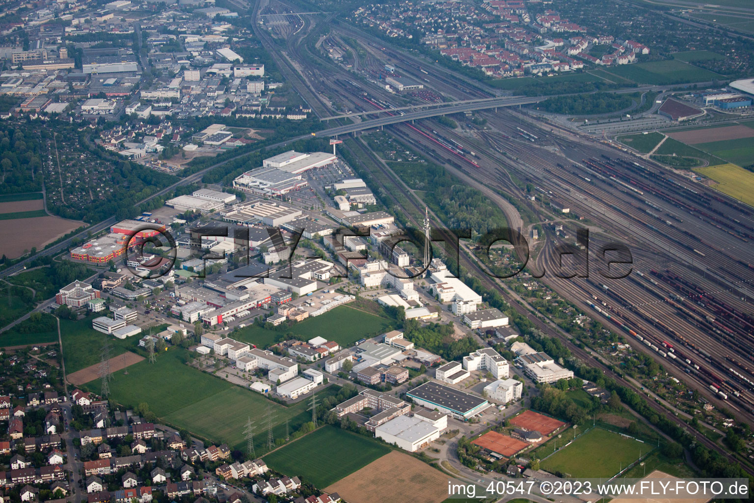 Luftbild von Industriegebiet Mallaustr im Ortsteil Rheinau in Mannheim im Bundesland Baden-Württemberg, Deutschland