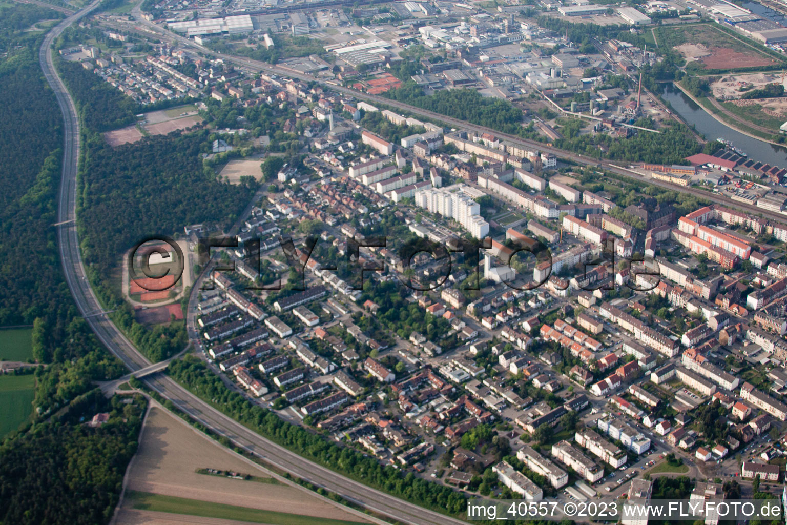 Ortsteil Rheinau in Mannheim im Bundesland Baden-Württemberg, Deutschland von einer Drohne aus