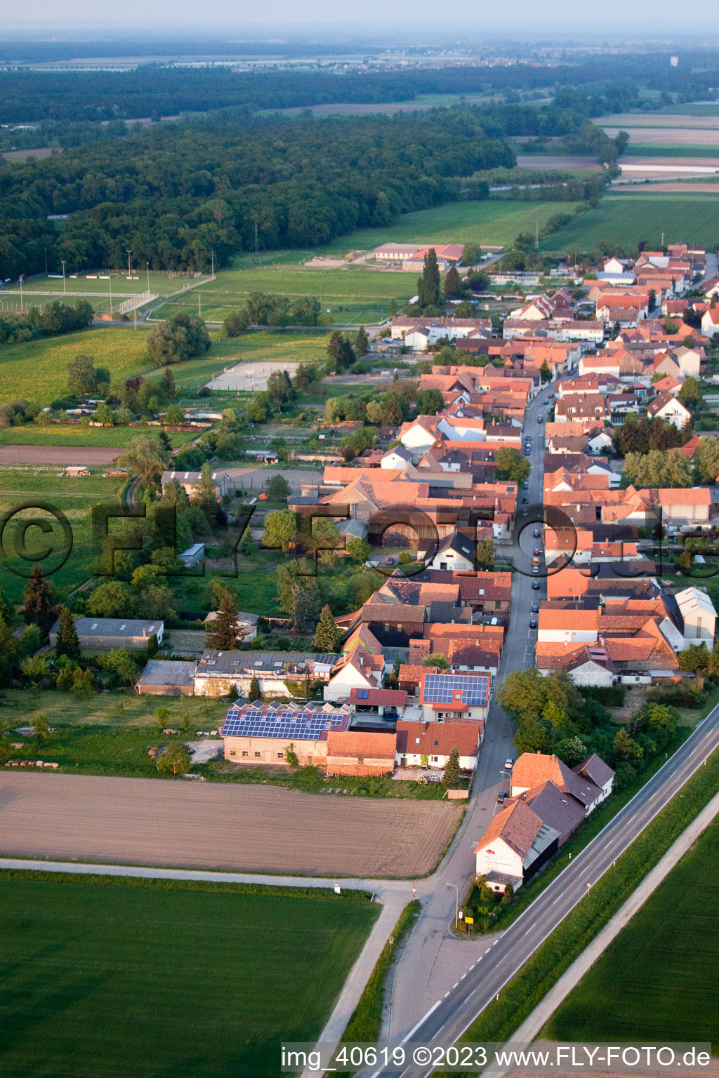 Minderslachen, Brehmstr in Kandel im Bundesland Rheinland-Pfalz, Deutschland vom Flugzeug aus