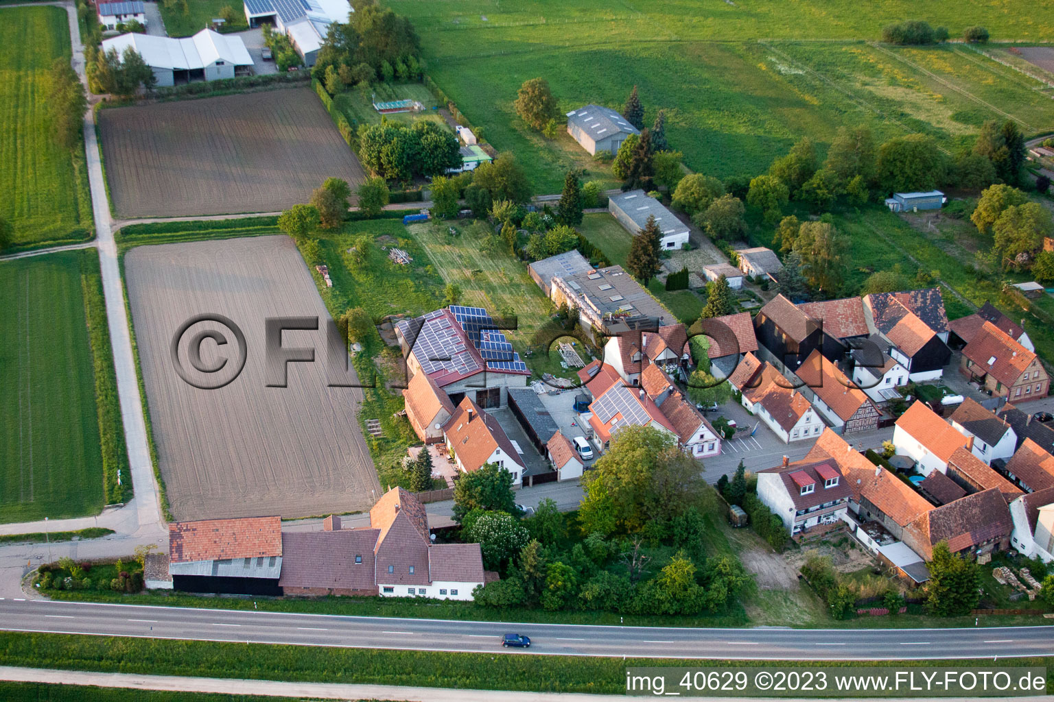 Drohnenbild von Minderslachen, Brehmstr in Kandel im Bundesland Rheinland-Pfalz, Deutschland
