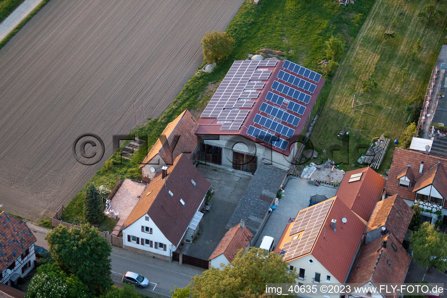 Minderslachen, Brehmstr in Kandel im Bundesland Rheinland-Pfalz, Deutschland von der Drohne aus gesehen