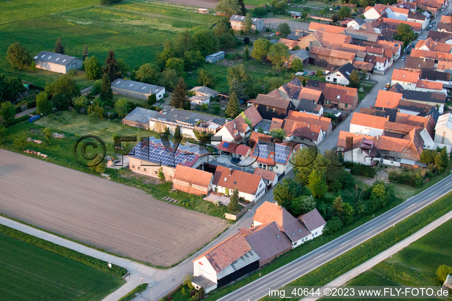 Luftaufnahme von Minderslachen, Brehmstr in Kandel im Bundesland Rheinland-Pfalz, Deutschland