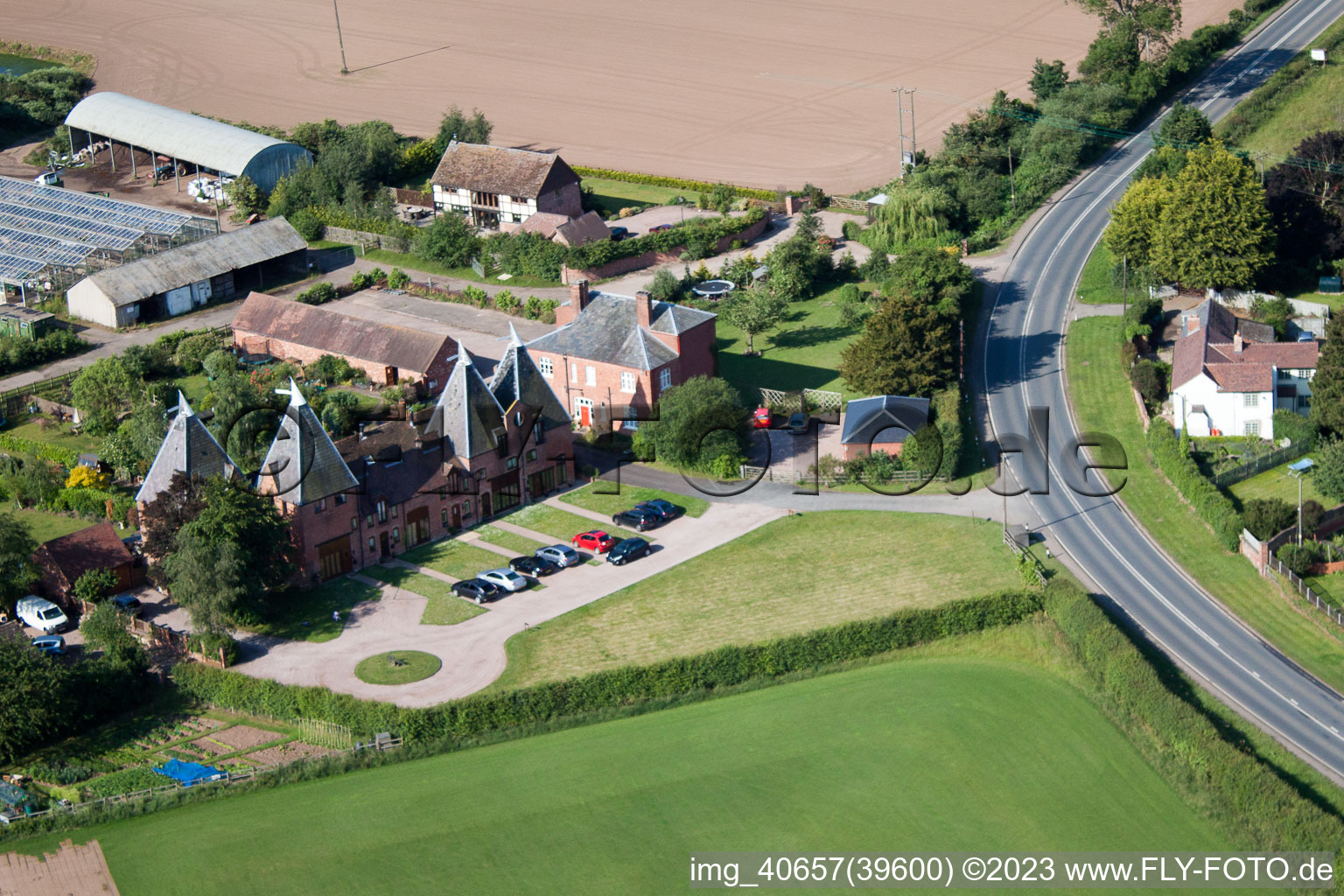 Luftaufnahme von Edwards Hyundai Baynhall Garage 19 Main Road Kempsey Worcester, Worcestershire in Draycott im Bundesland England, Großbritanien