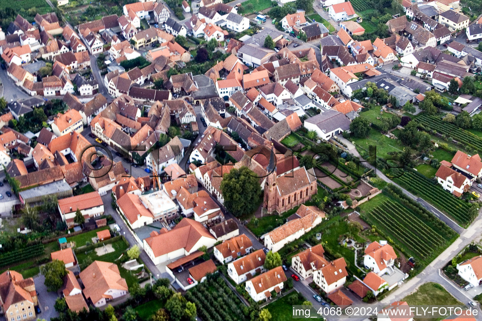 Luftbild von Dorf - Ansicht von Birkweiler im Bundesland Rheinland-Pfalz, Deutschland