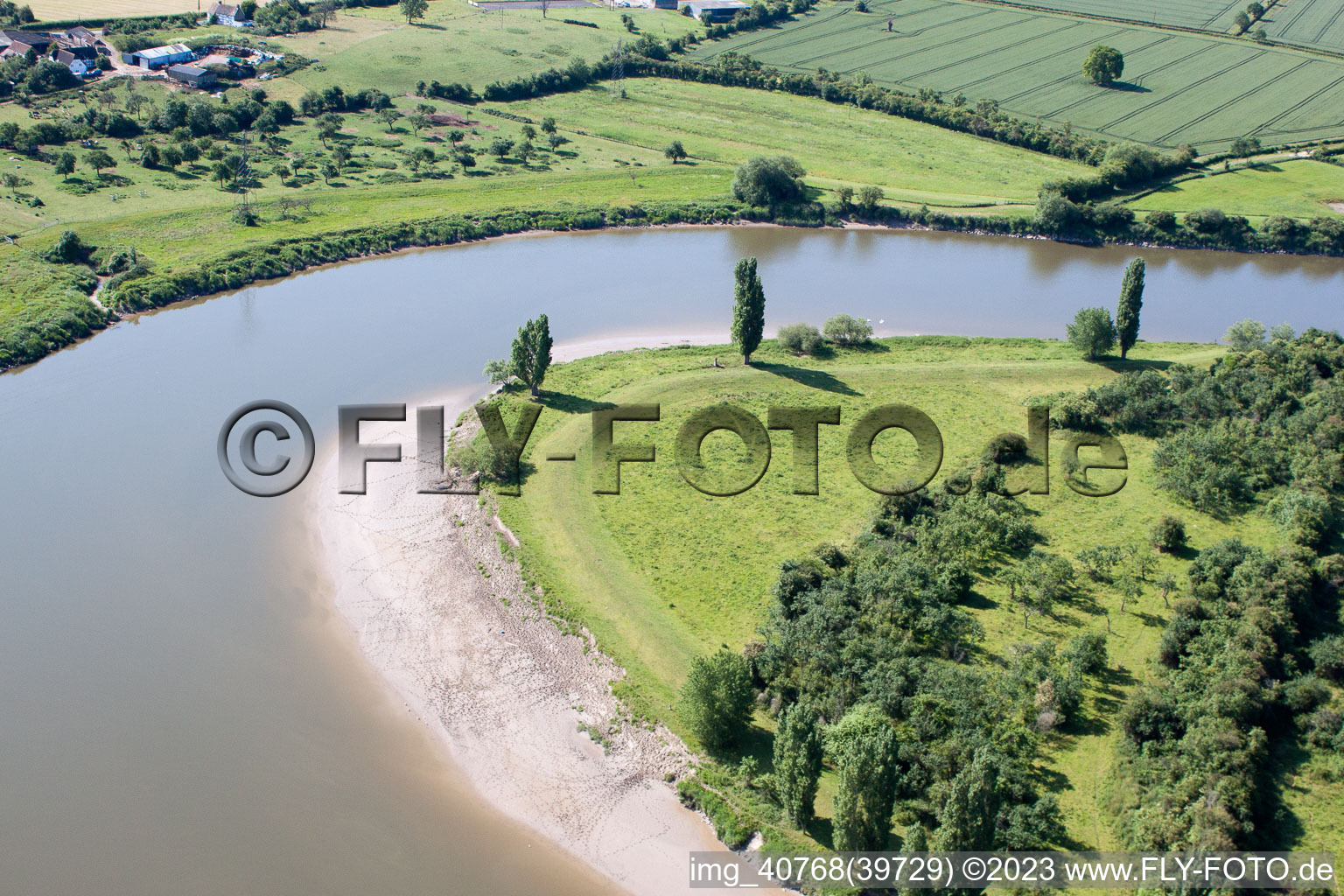 Luftaufnahme von Knie des River Severn near Oakle Street im Bundesland England, Großbritanien