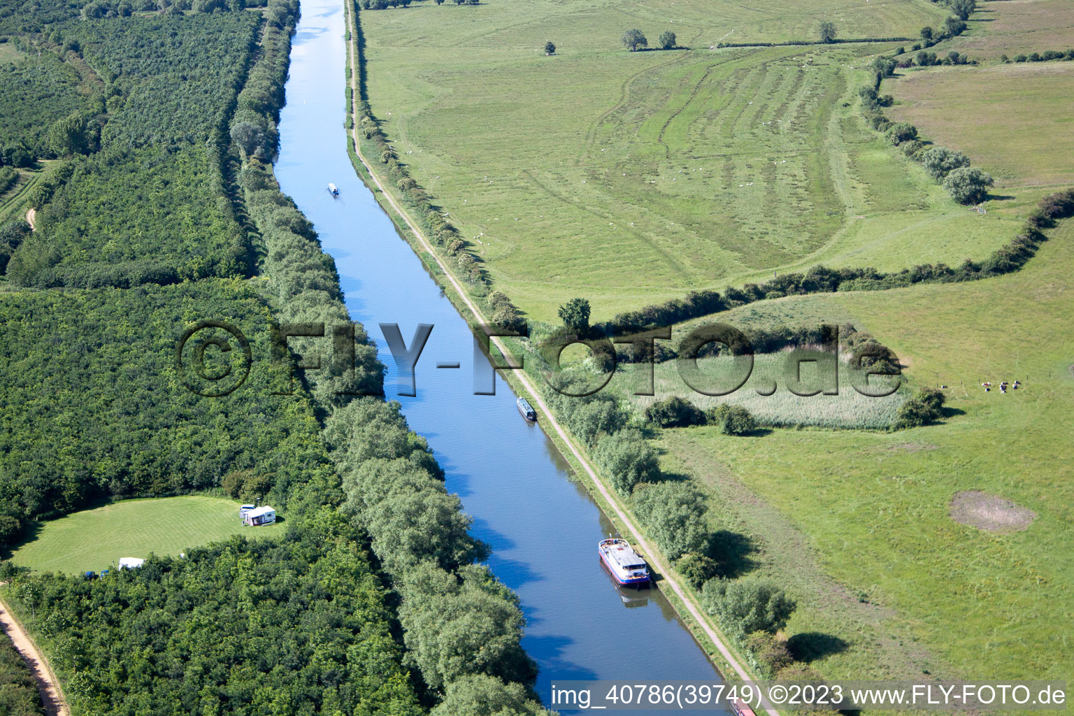 Luftbild von Gloucester-Sharpness Canal at Frampton-on-Severn in Frampton on Severn im Bundesland England, Großbritanien